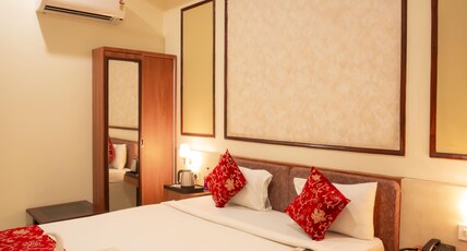 Mohey Hotel & Banquet Hall Room Type - Super Deluxe Room