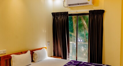 Hotel VR Rudra Residency Room Type - Deluxe Rooms Hotel VR Rudra Residency Room Type - Deluxe Rooms