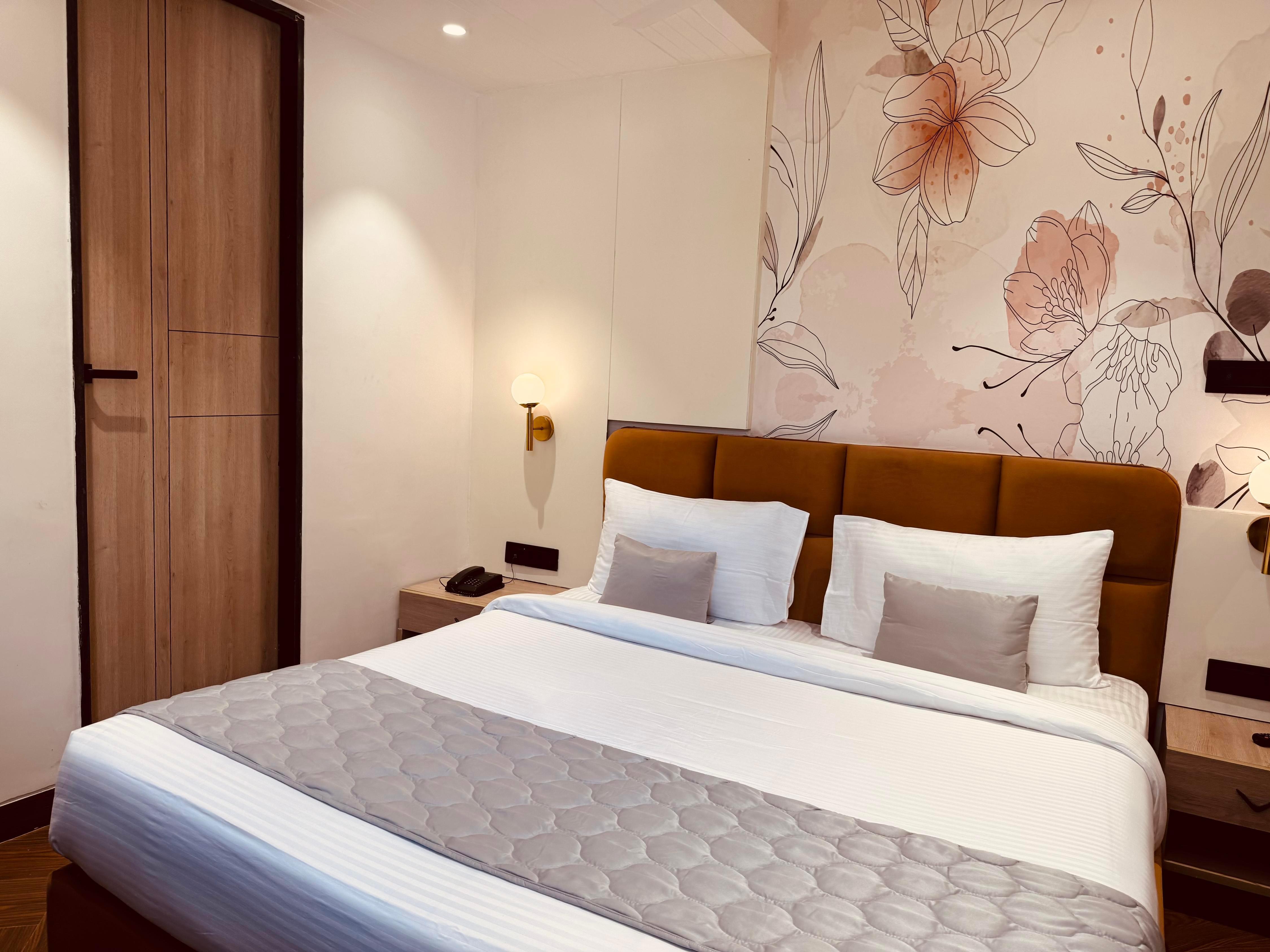 Hotel Mumbai House Vijay Nagar Nr Brilliant Convention Center - Tap to explore photos