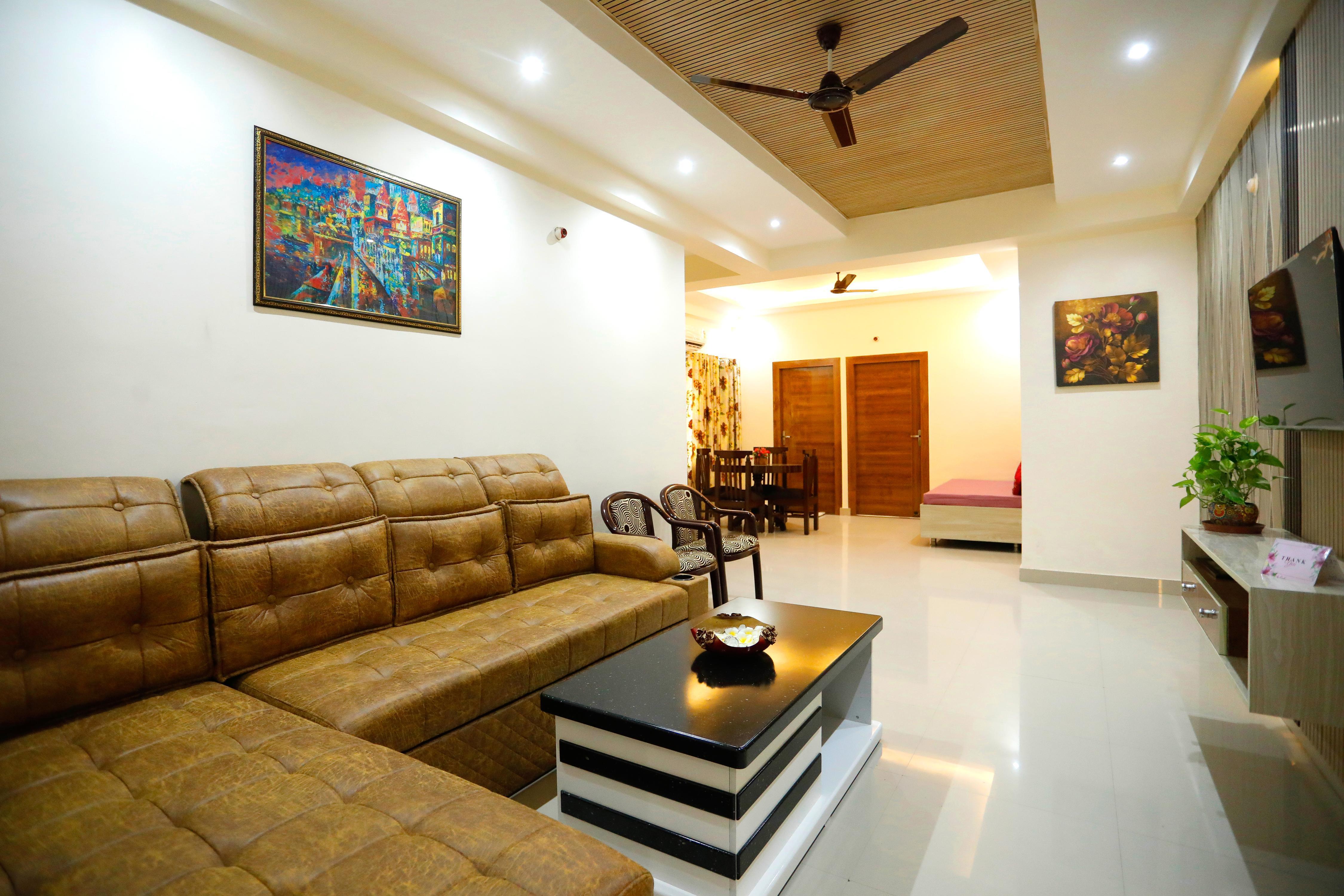 Carnival Stay-Premium 2BHK-2km Kashi temple-Family - Tap to explore photos