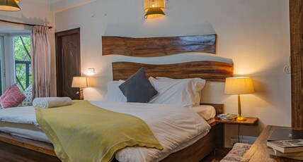 Deodar Bungalow & Cottage by Trikone Room Type - Room 8:Deluxe Room with Bay Window