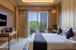 Saltstayz Premier - Sector 50 & Golf Course Ext Road