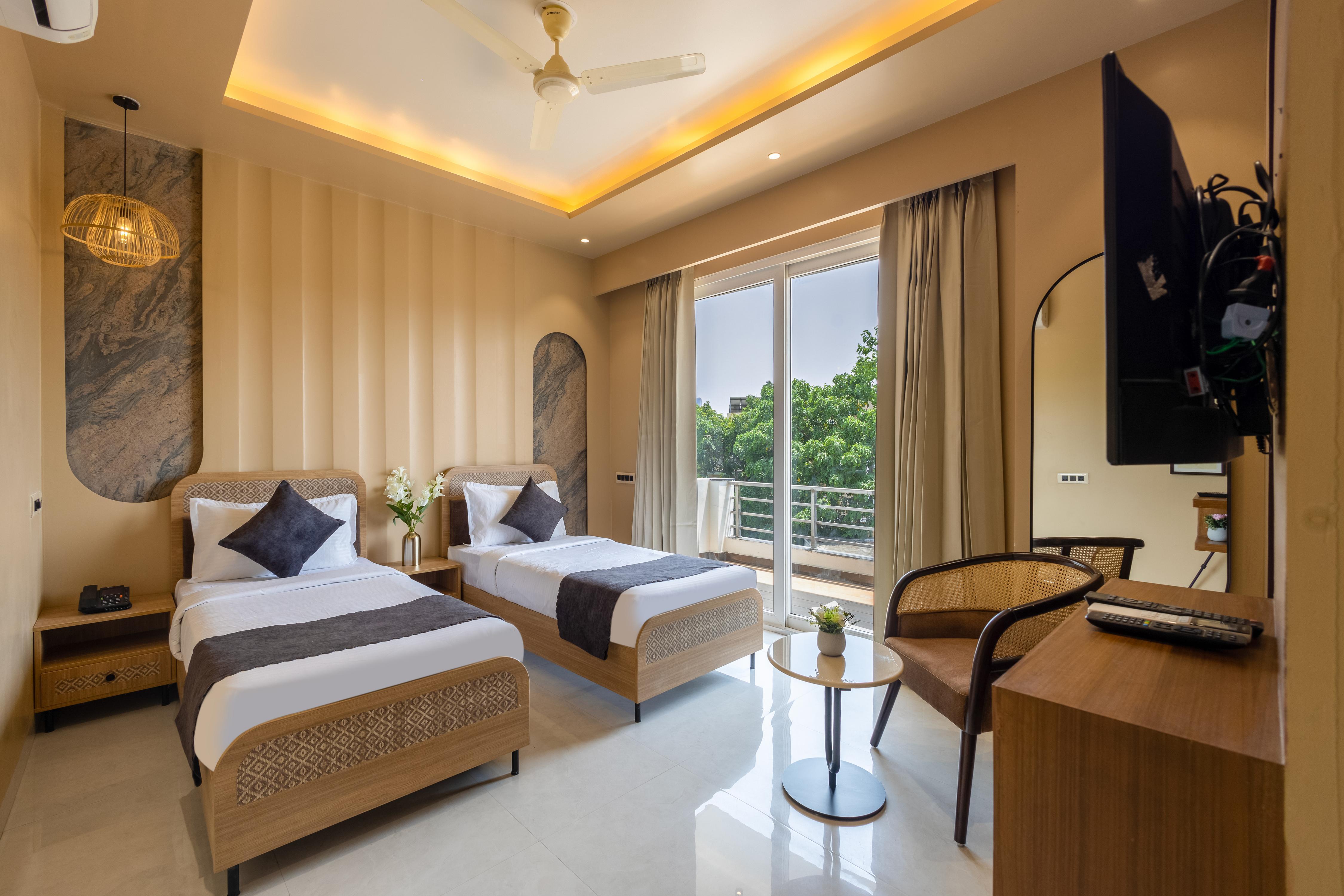 Saltstayz Premier - Sector 50 & Golf Course Ext Road Room Type - Twin Room with Balcony Saltstayz Premier - Sector 50 & Golf Course Ext Road Room Type - Twin Room with Balcony
