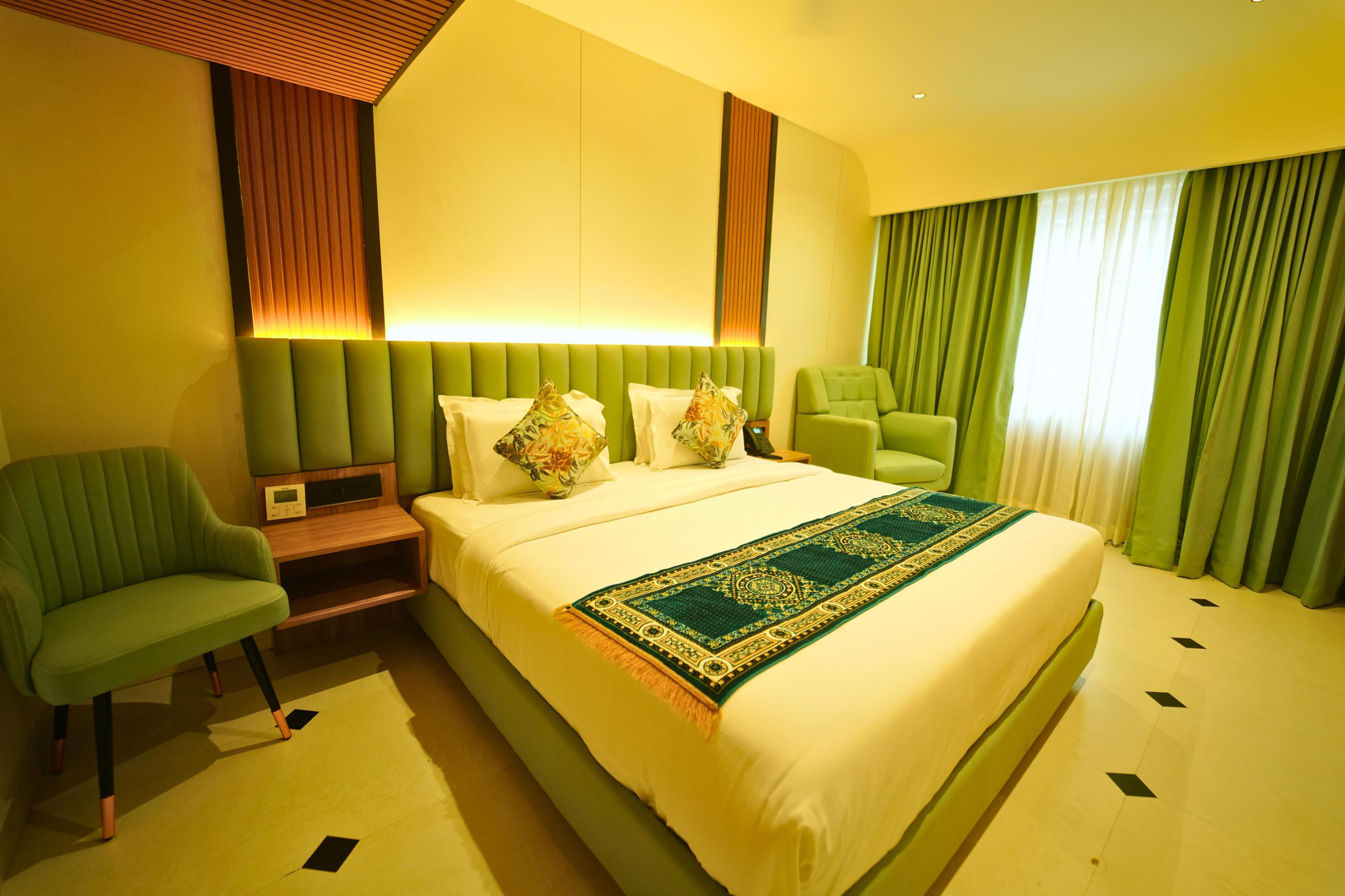 Yuvraj Land Mark Room Type - ROYAL SIGNATURE SUITE with BATHTUB