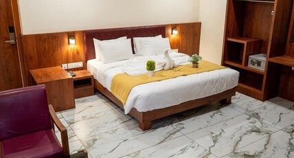 The Pearl Shine Room Type - DELUXE KING SIZE BED LARGE ROOM