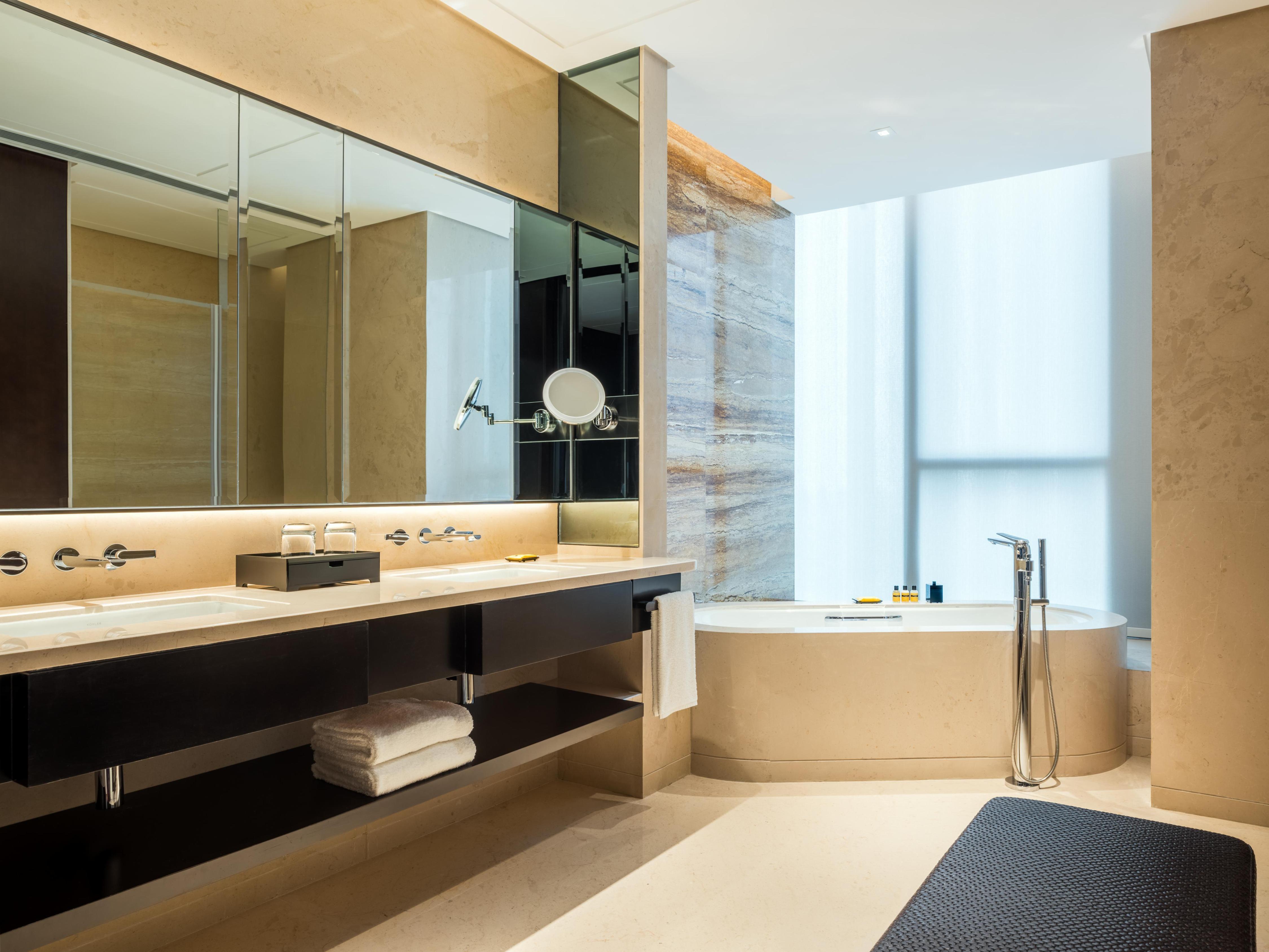 Hyatt Regency Shanghai Global Harbor - Tap to explore photos