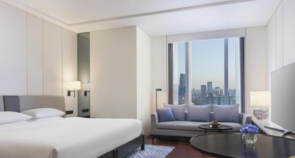 Hyatt Regency Shanghai Global Harbor Room Type - SUPER KING BED CITY VIEW