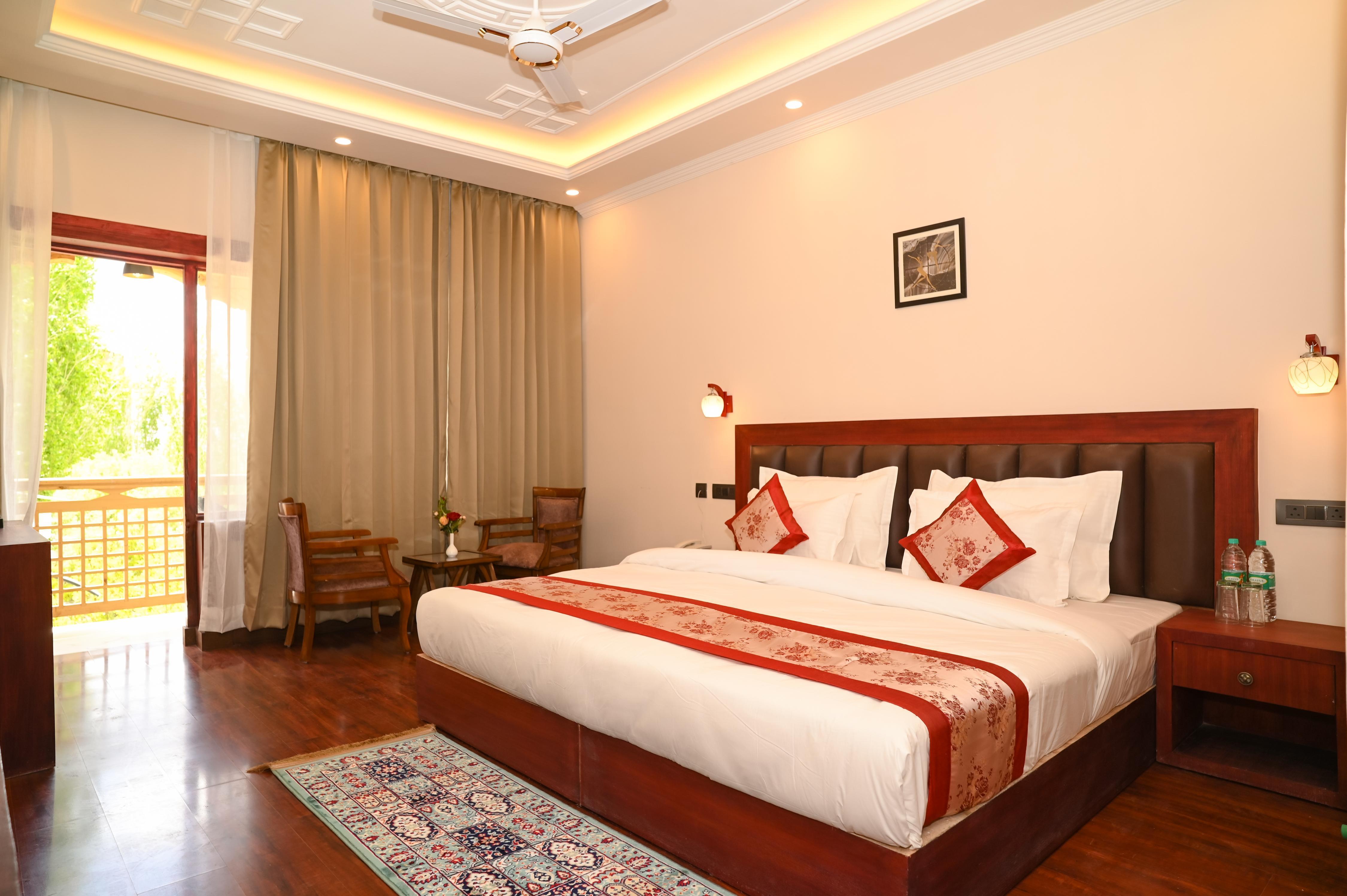 LADAKH HILLS | LUXURY BOUTIQUE HOTEL - Tap to explore photos
