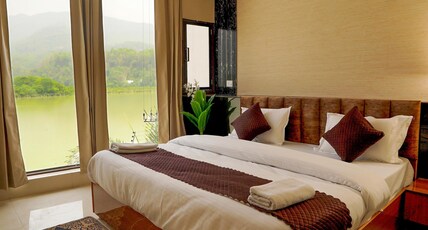 Hoteltriptaganga Room Type - deluxe room with ganga view