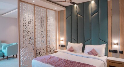 HOTEL SIGNATURE SUITES,650 mtrs frm Temple & Beach Room Type - Suite Room