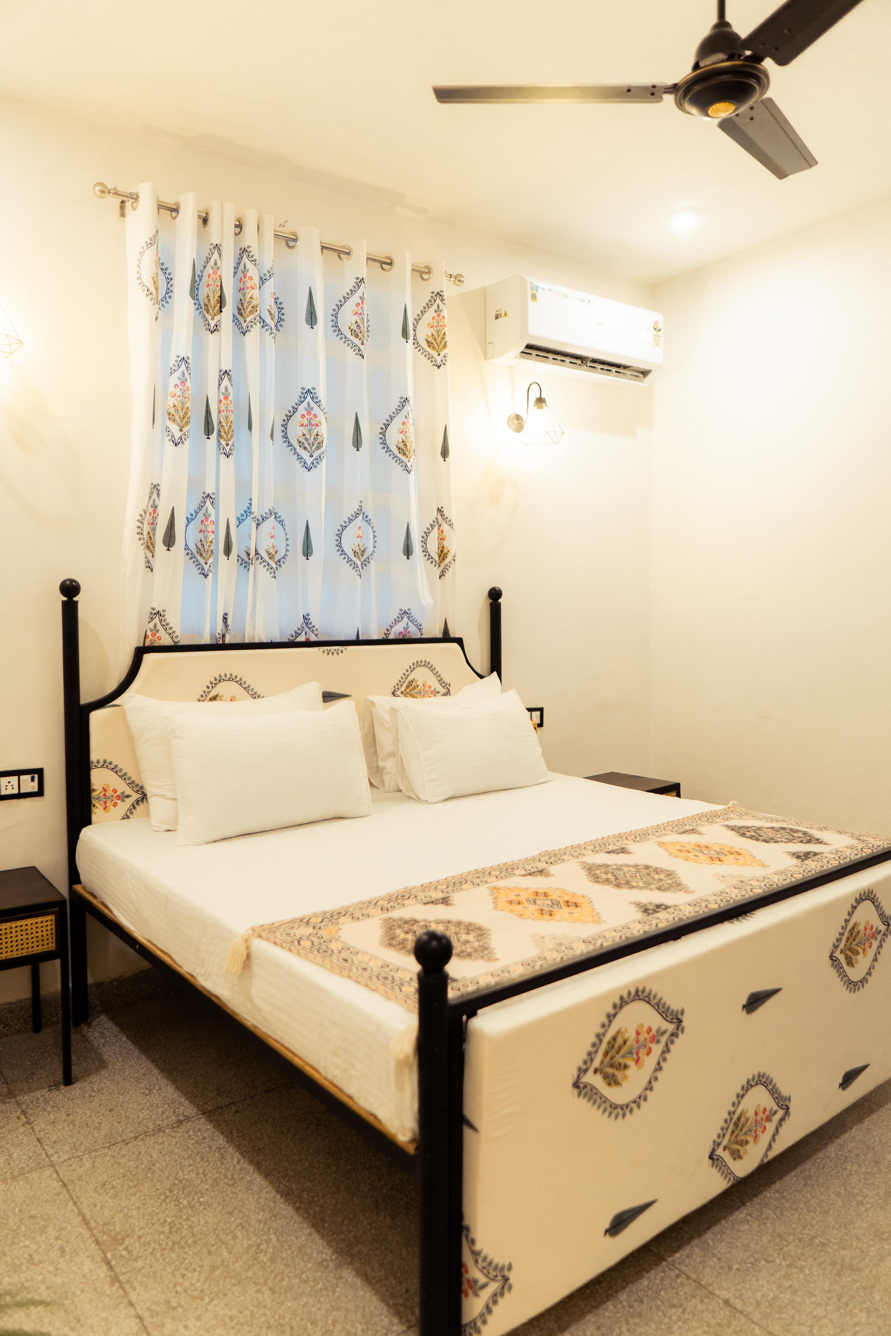 Bingo Botique Room Type - SAMRAT DLX ROOM