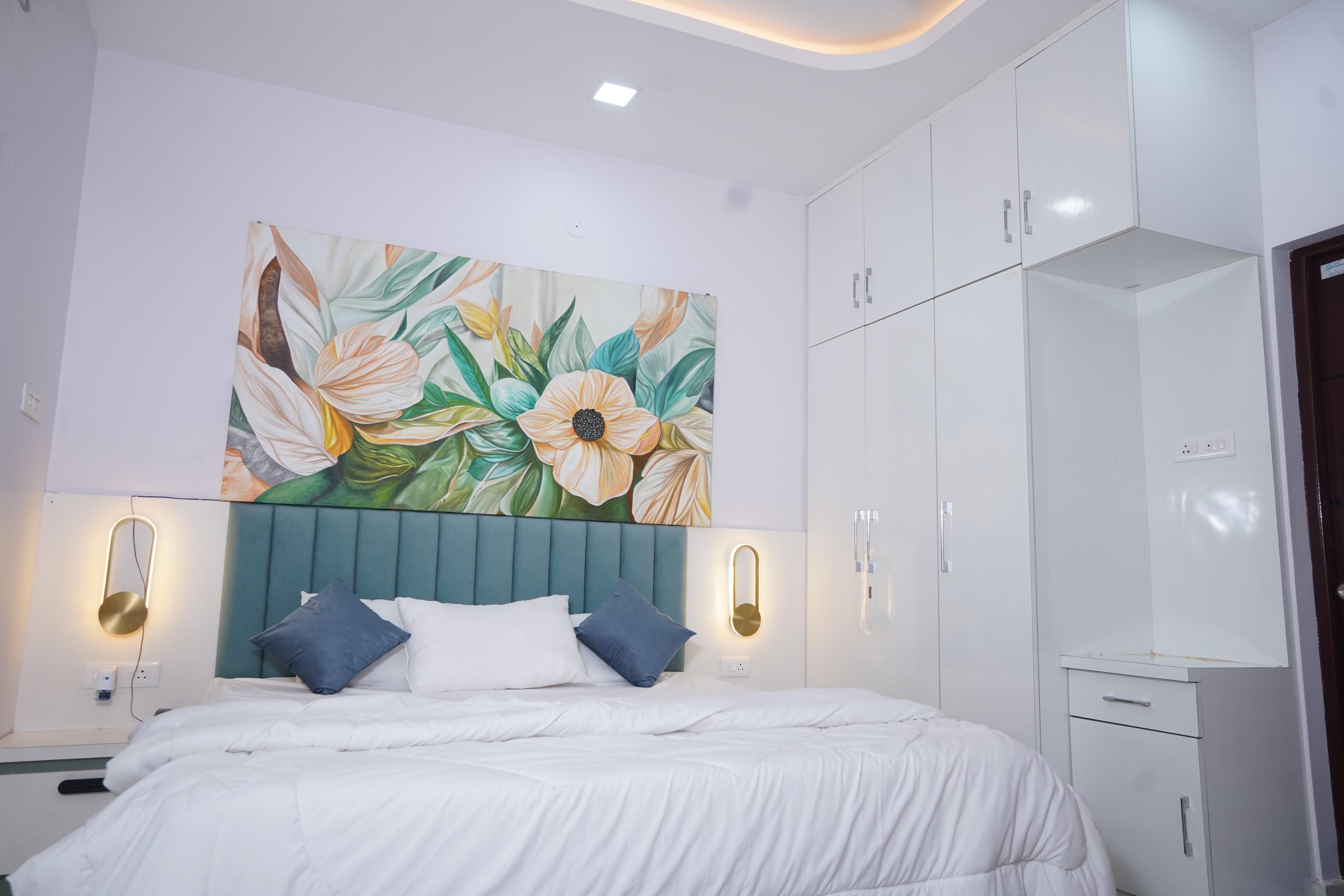 VEENA STAY AND CAFE RESTAURANT Room Type - VS -01(DOUBLE BED ROOM)