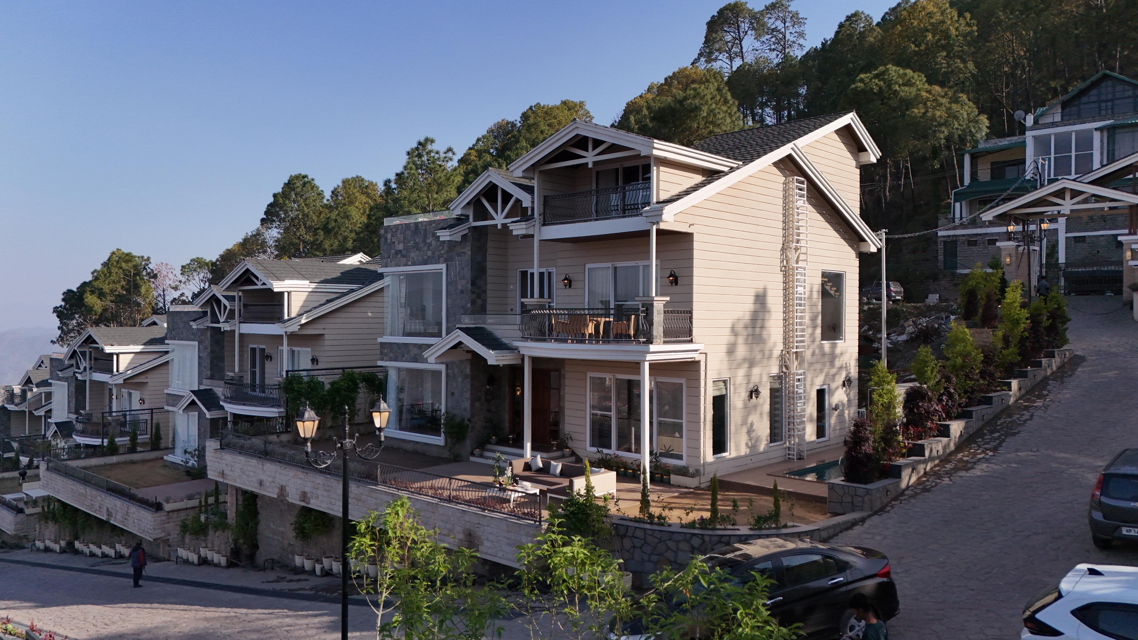 Luxe Cottage W/Indoor Bar, Terrace & Scenic Views