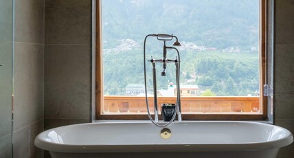 The Shaurn House - By Escape Stayz Room Type - Kund (Bathtub and Valley View Balcony) The Shaurn House - By Escape Stayz Room Type - Kund (Bathtub and Valley View Balcony)