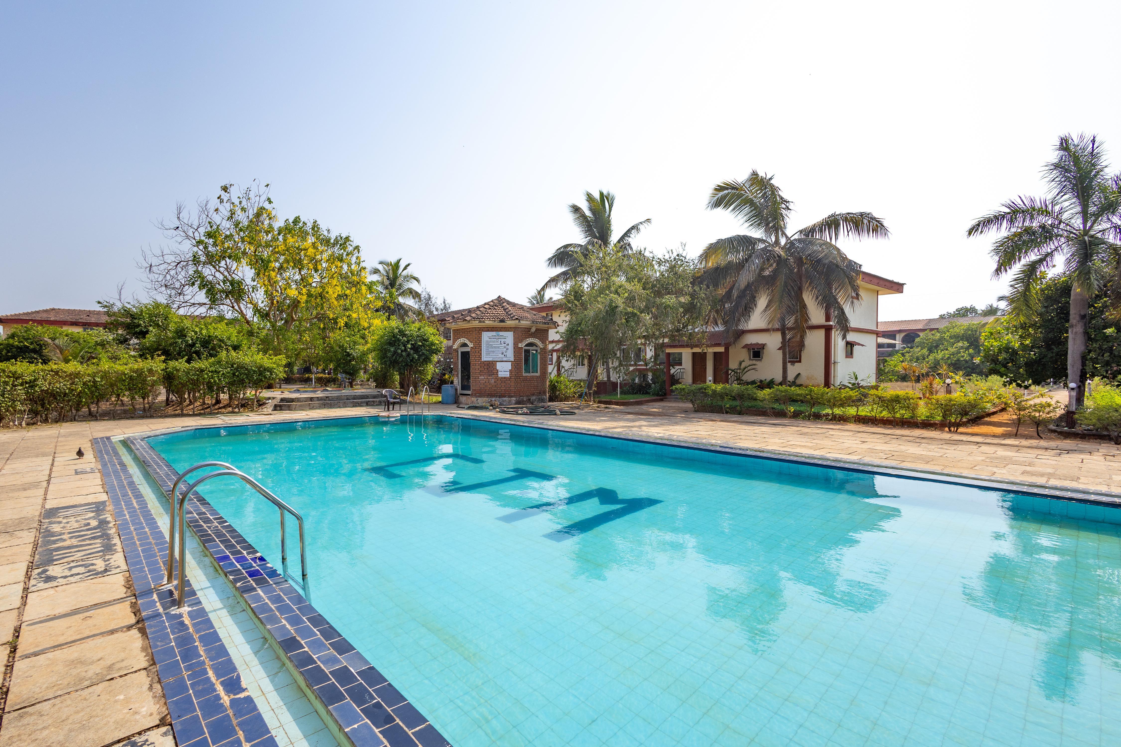 Modern 1BHK Condo, W/S. Pool, 3m. Walk To Beach - Tap to explore photos