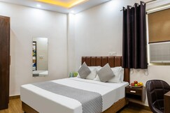 Mannat Green Hotel near Naraina Metro Station