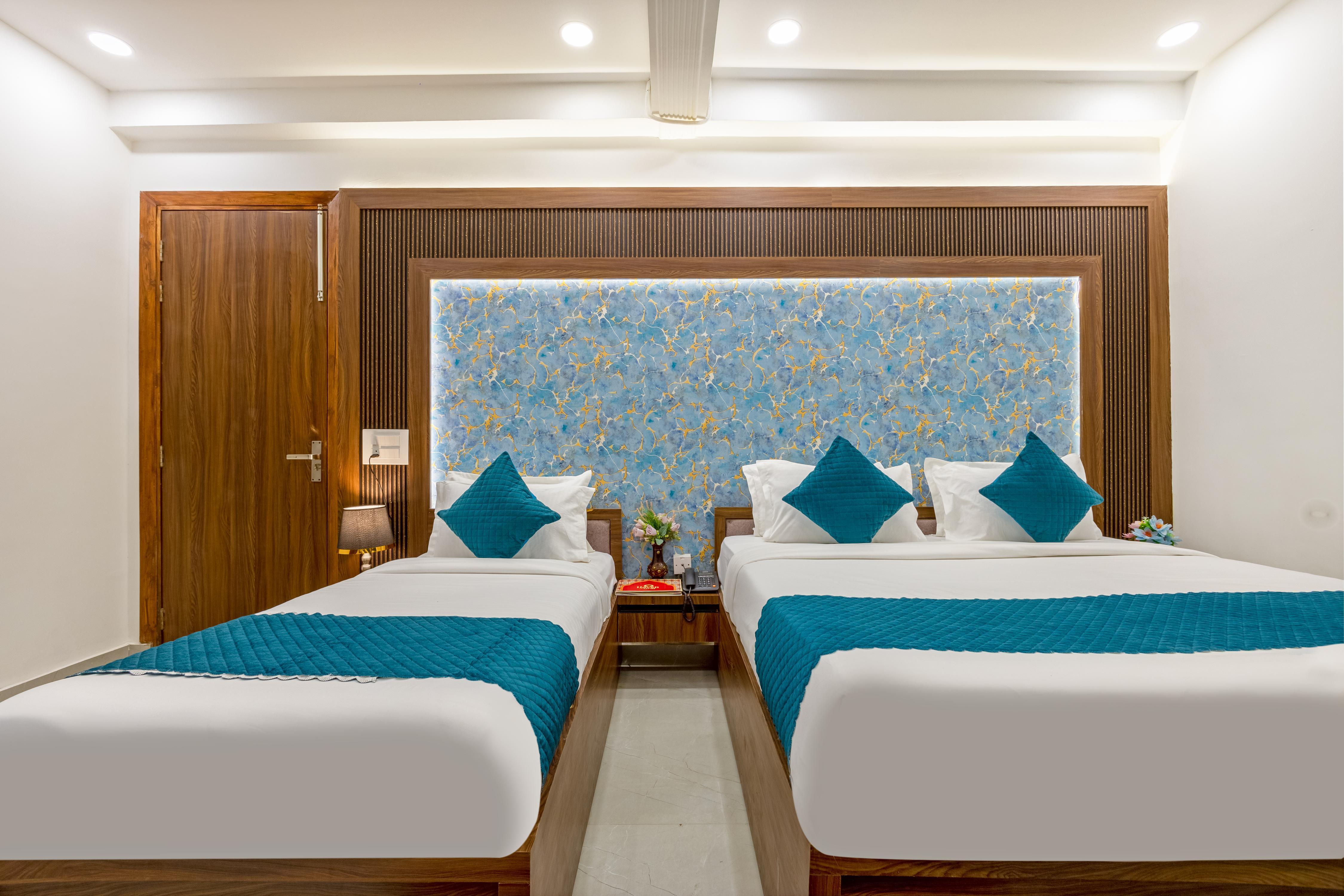 Honeyveils Palace Room Type - Family Suite with Balcony