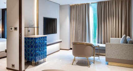 Merlis Hotel Coimbatore Room Type - Premium Suite King