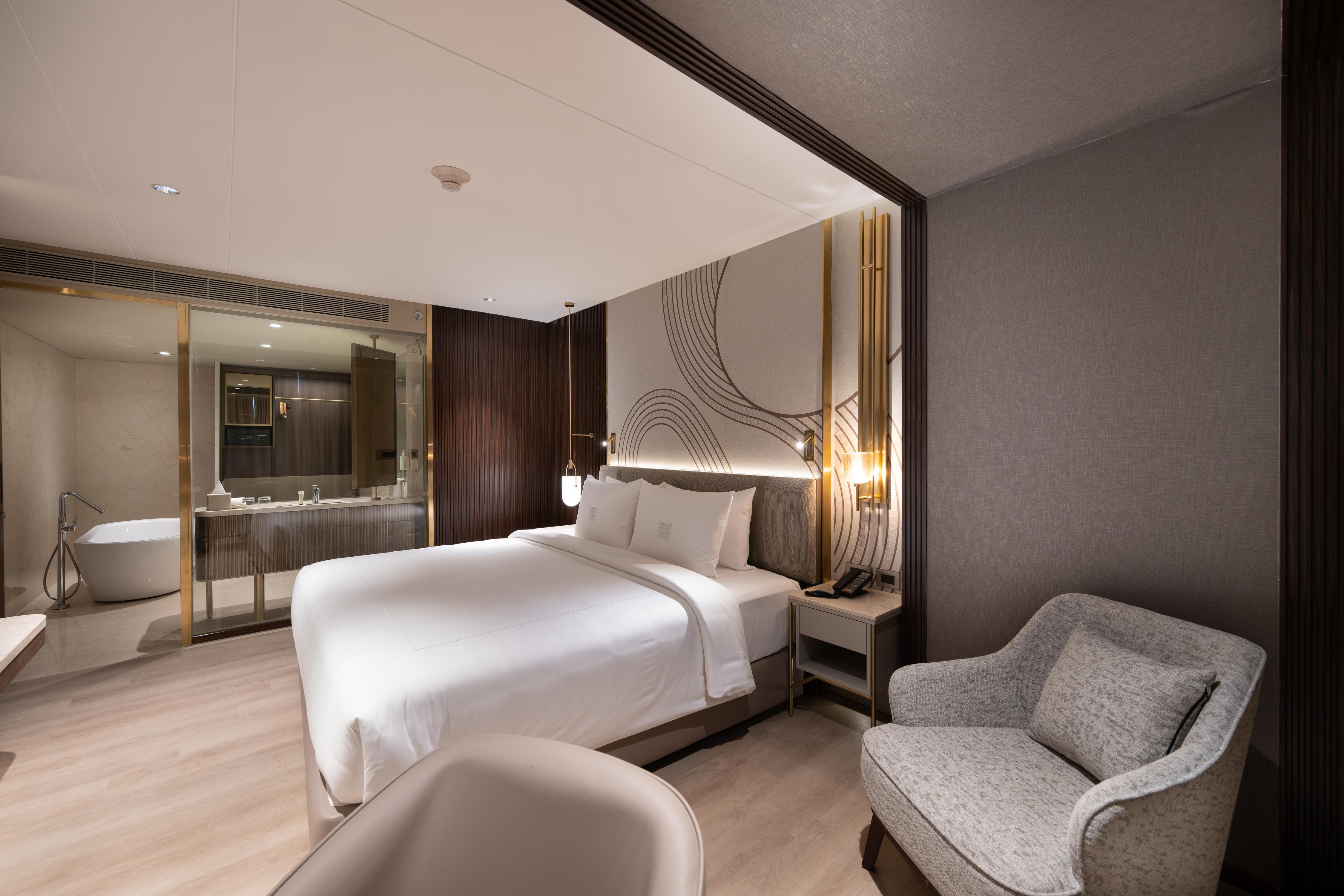 Merlis Hotel Coimbatore Room Type - Luxury Suite King