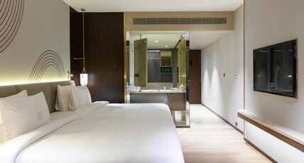 Merlis Hotel Coimbatore Room Type - Luxury Room Runway View