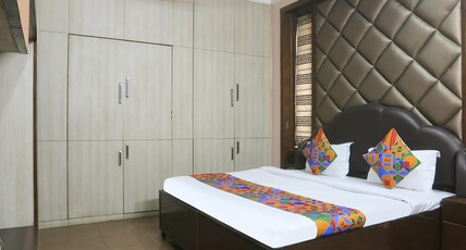 SWASTIK RESIDENCY Paschim Vihar BY TWAMEV Room Type - Deluxe Room with King Bed SWASTIK RESIDENCY Paschim Vihar BY TWAMEV Room Type - Deluxe Room with King Bed