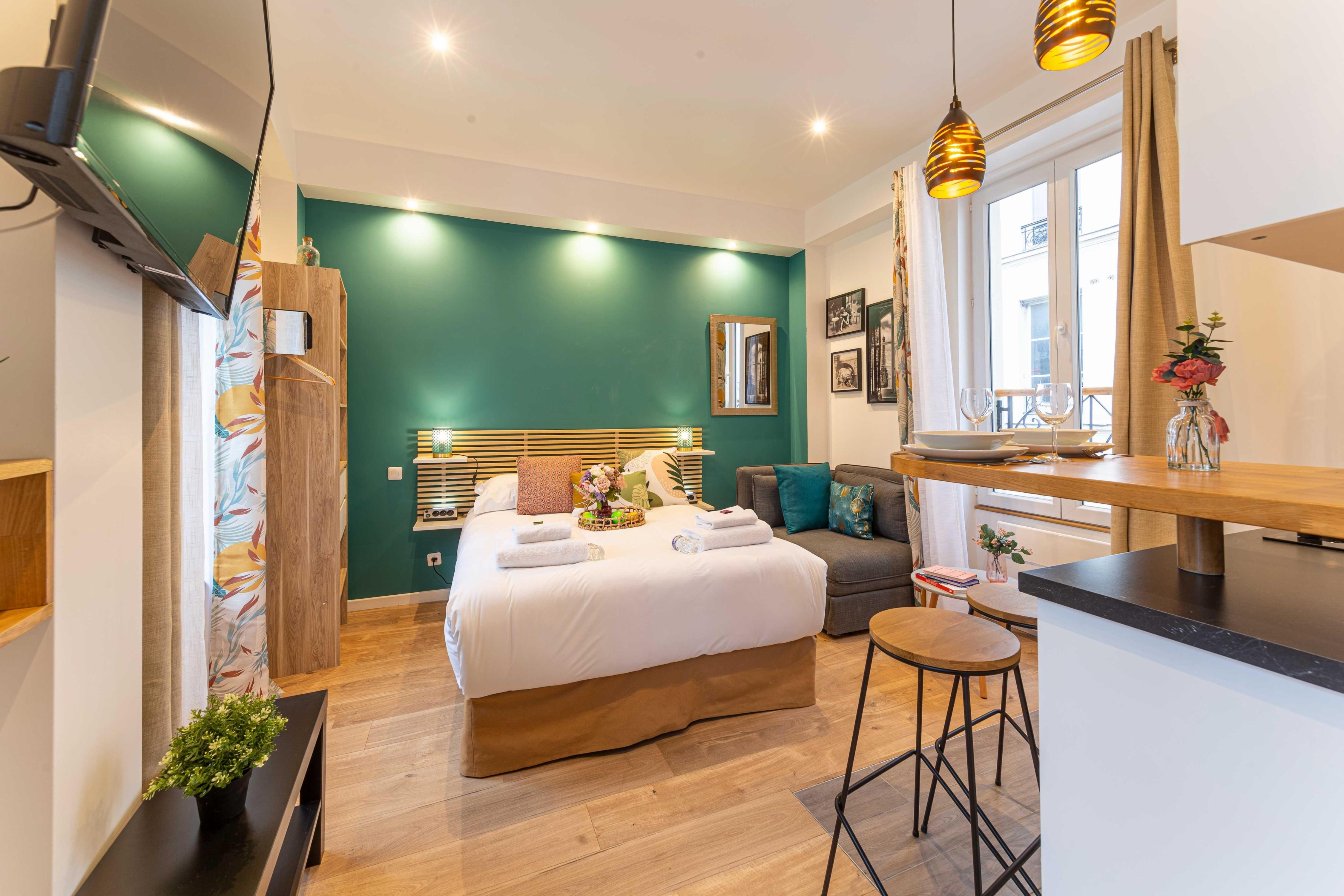 Lovely studio -Center of Paris - Tap to explore photos