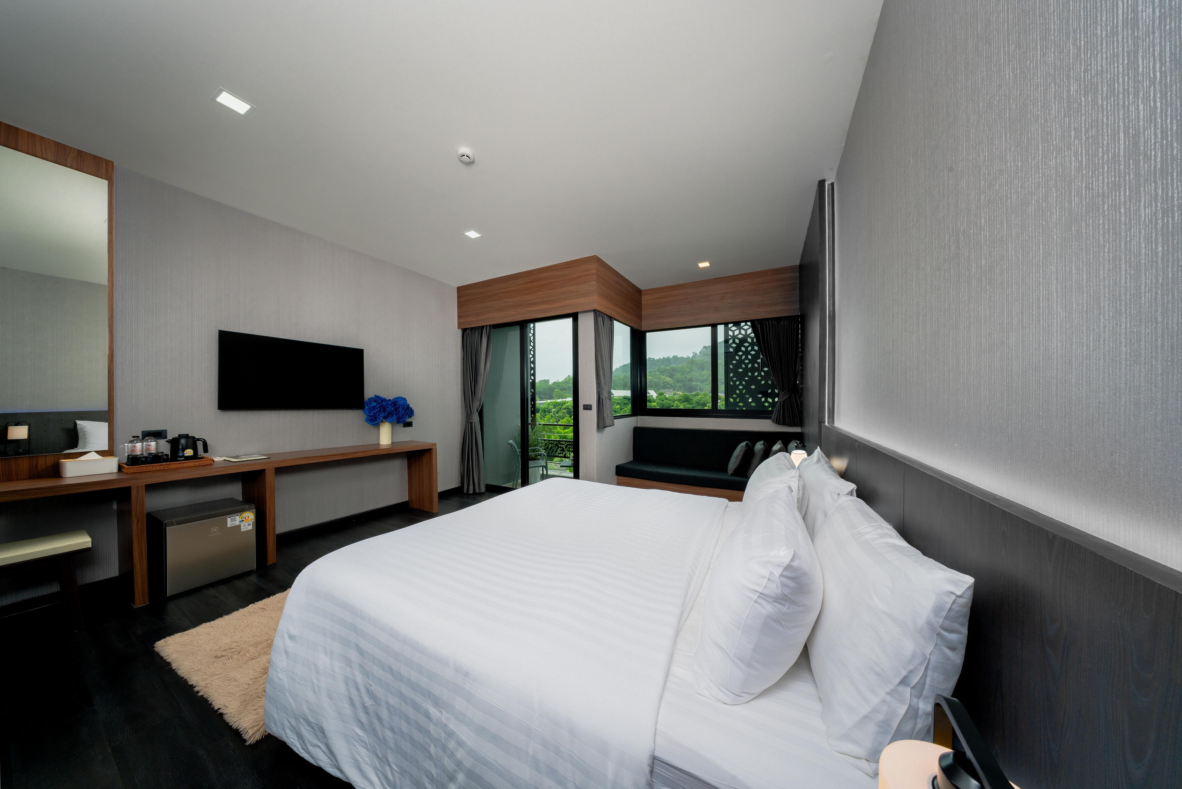 Happy Hotel Krabi Room Type - Deluxe Suite with Balcony Happy Hotel Krabi Room Type - Deluxe Suite with Balcony
