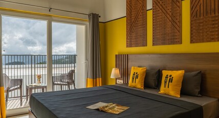 The Hosteller Kodaikanal Room Type - Deluxe Double Room with Balcony and Mountain View