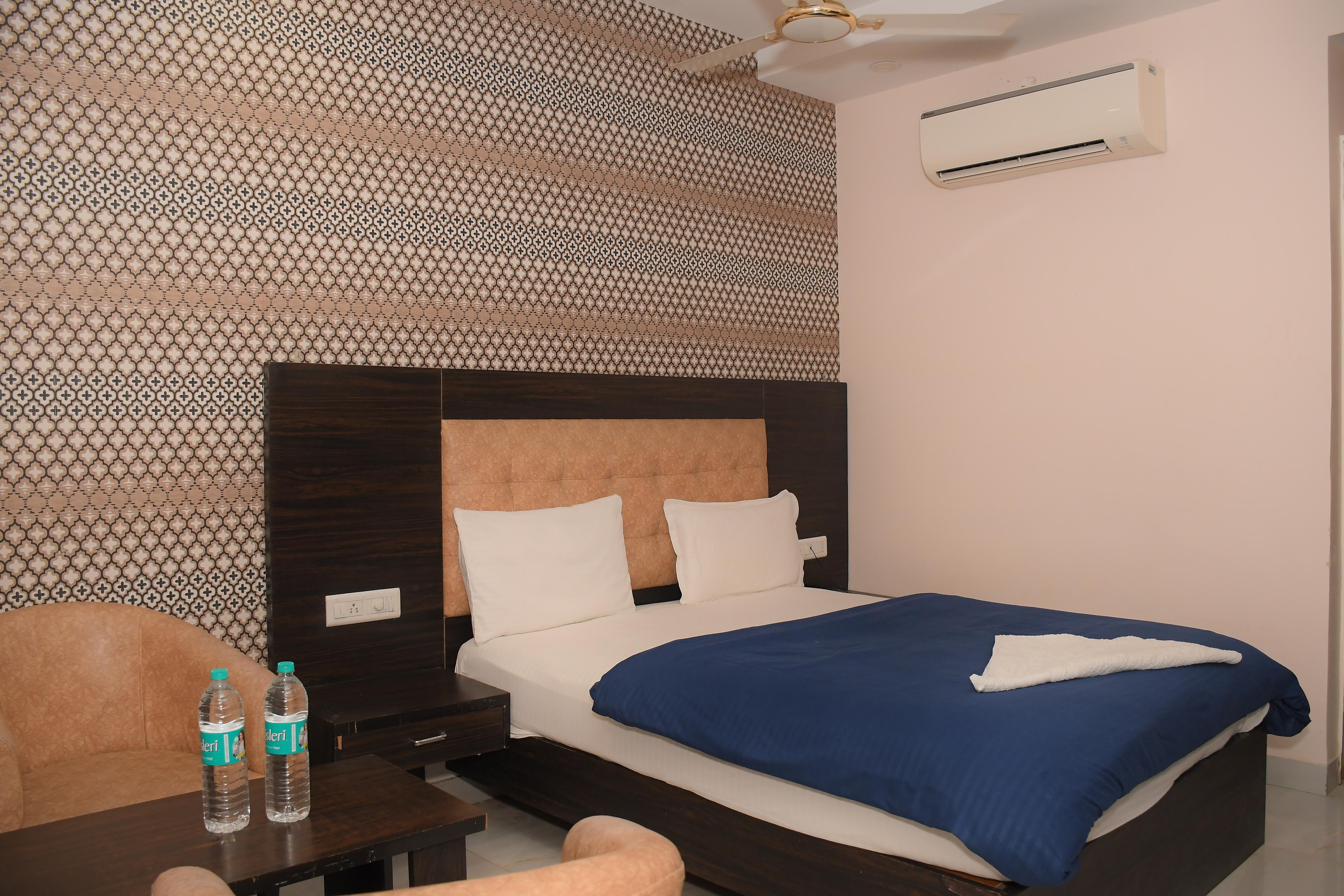 Bhavya Palace, Basti Room Type - DELUXE