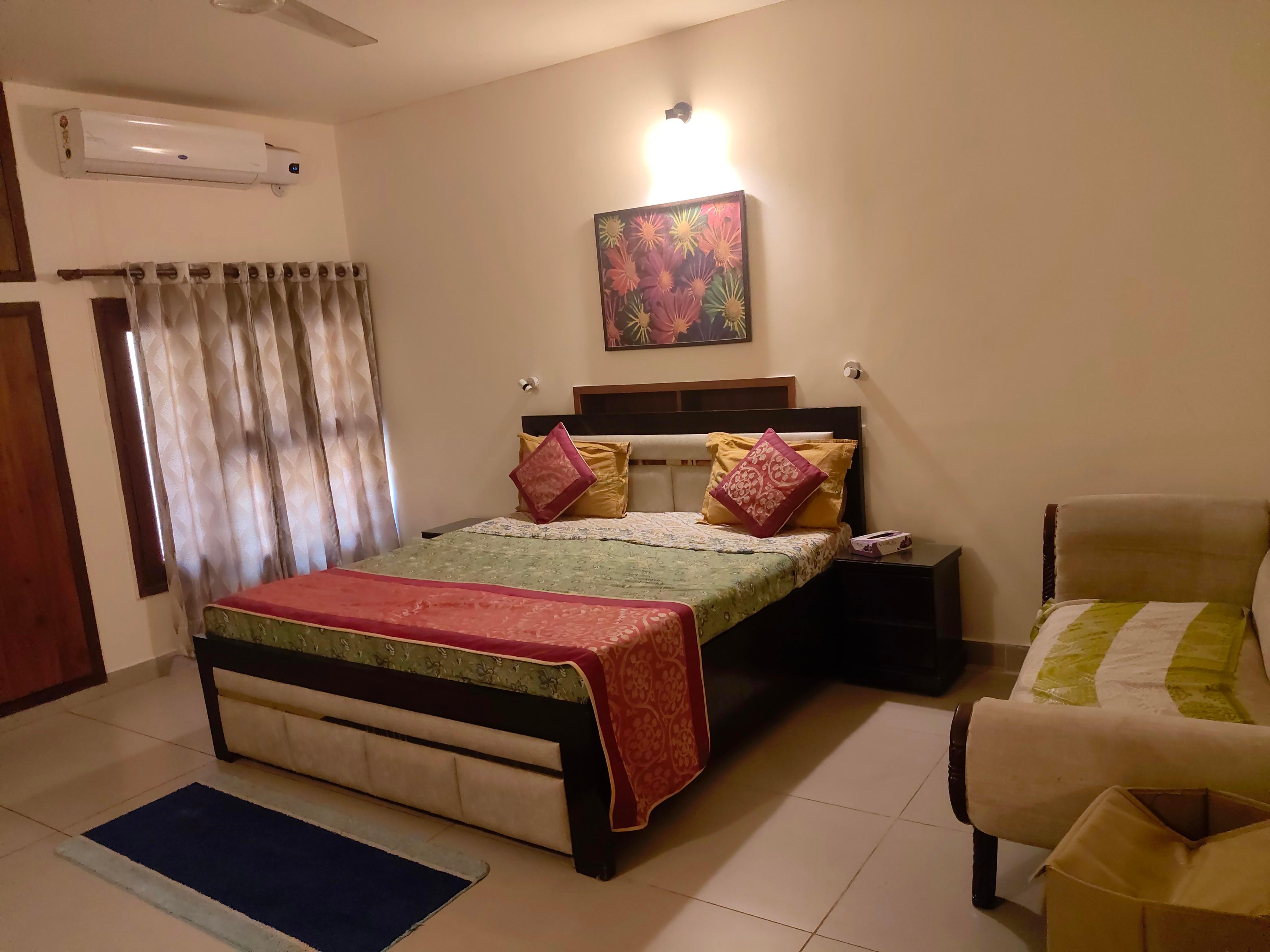 Short Stay Service Apartment in Saket Delhi - Tap to explore photos