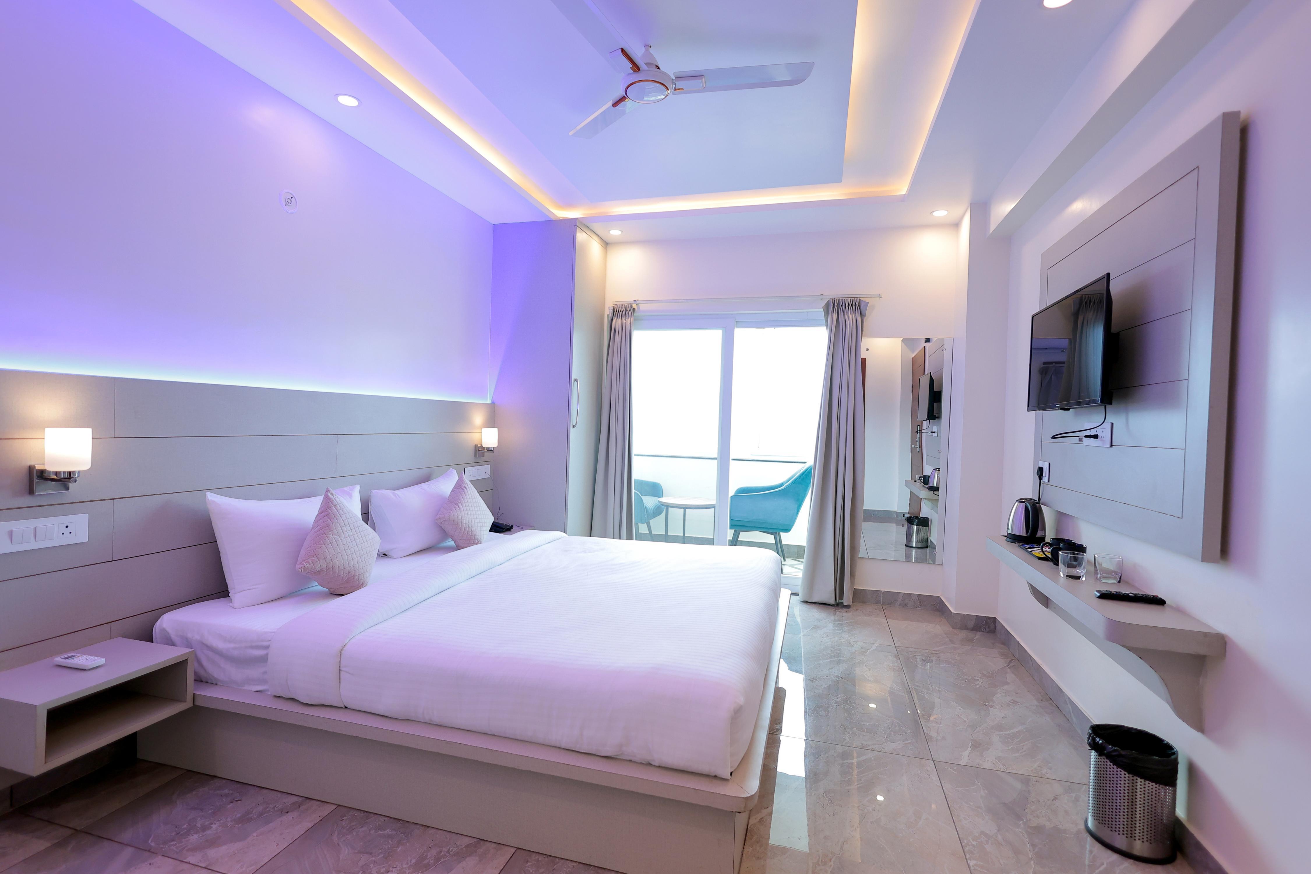 Green Hill's Hotel Room Type - Super Deluxe Room