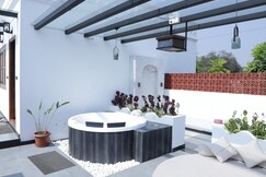 Ohstayz Juliet | Best Staycation for Couple