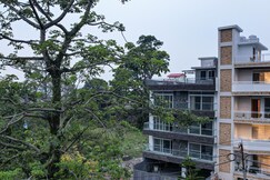 Alaya Stays Udgam Vilas | Serene 5-BHK Apartment With Lift