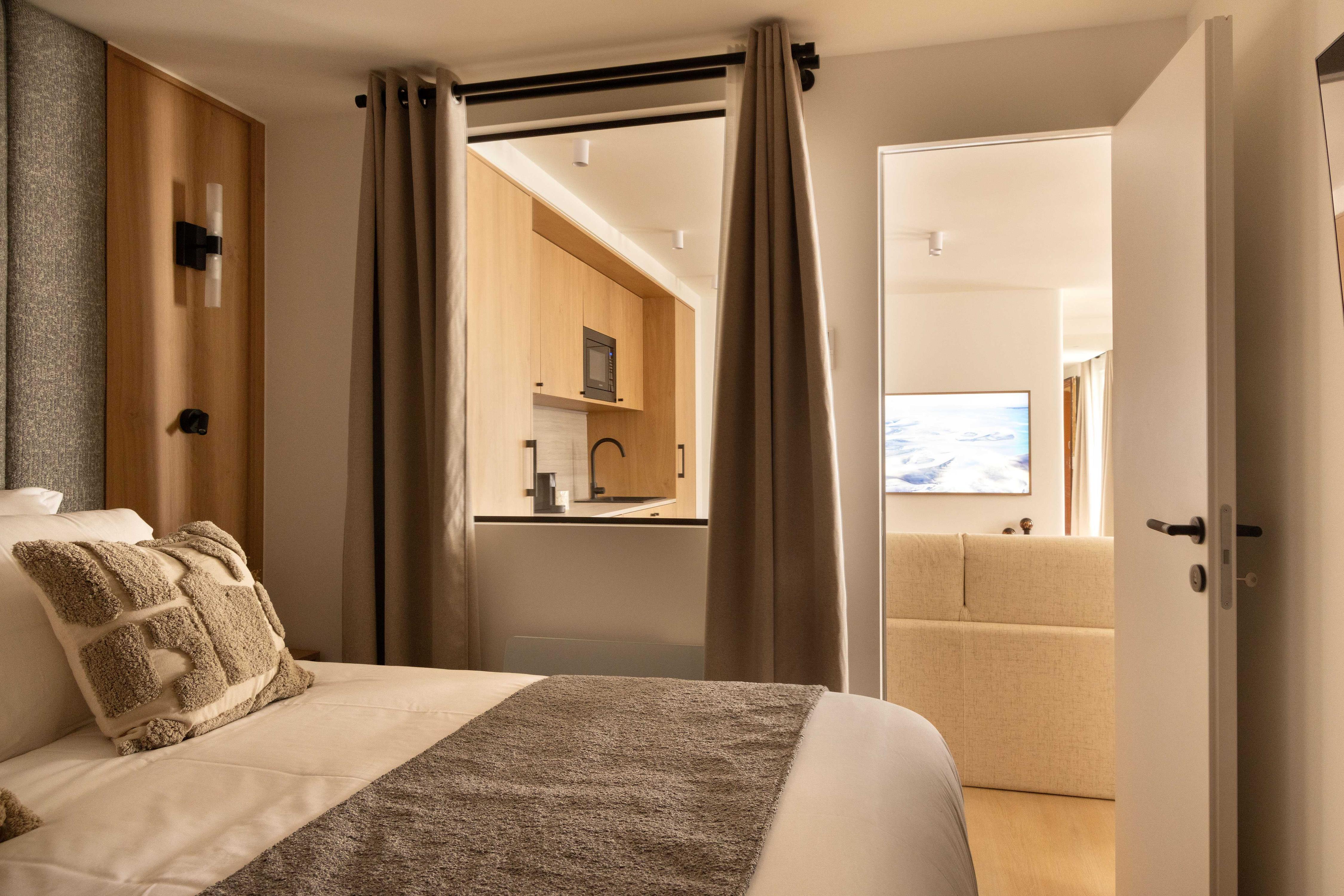 Elegant flat - 3BR-8P- Canal Saint-Martin - Tap to explore photos