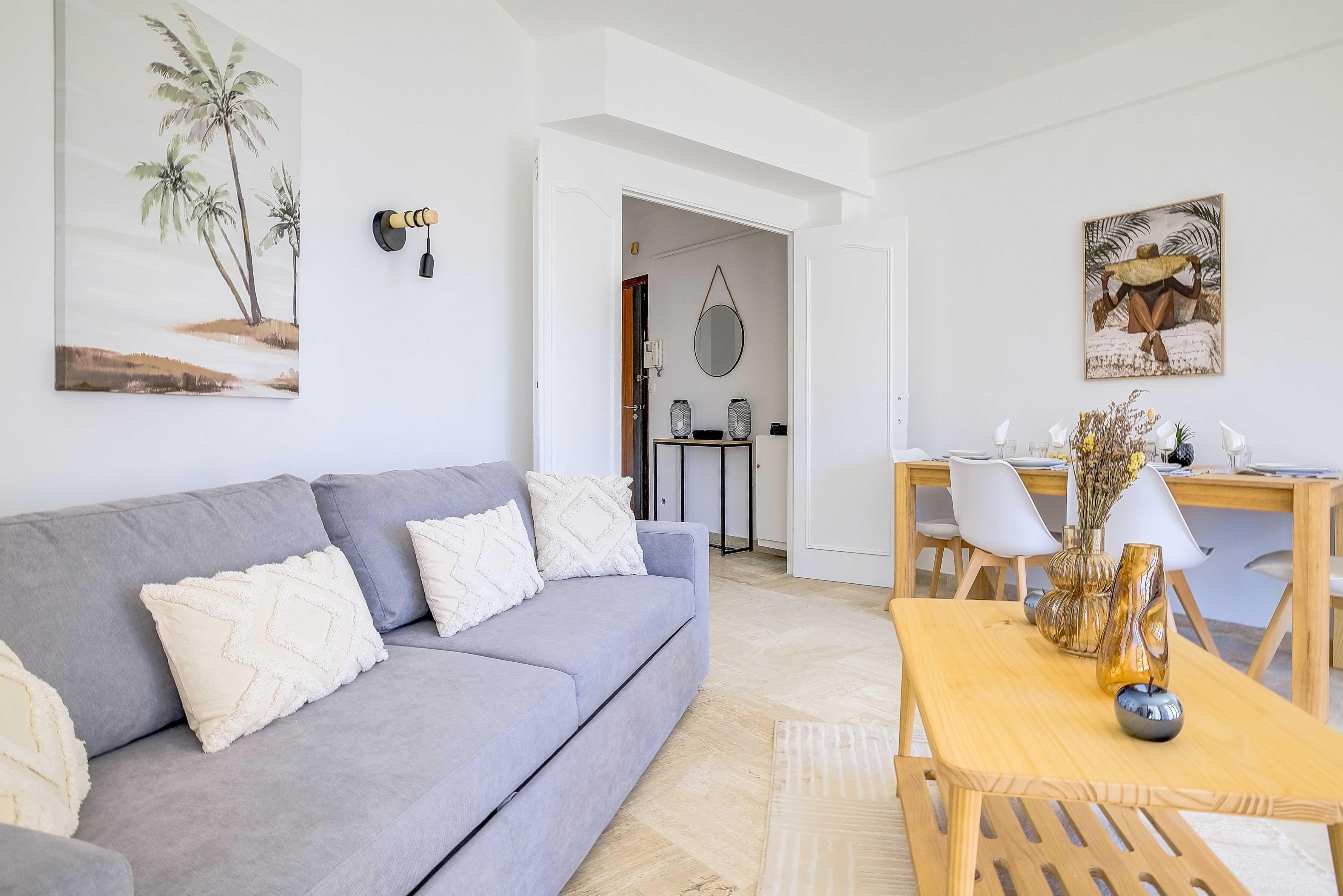Sublime Two bedroom apartment with Terrace - Tap to explore photos