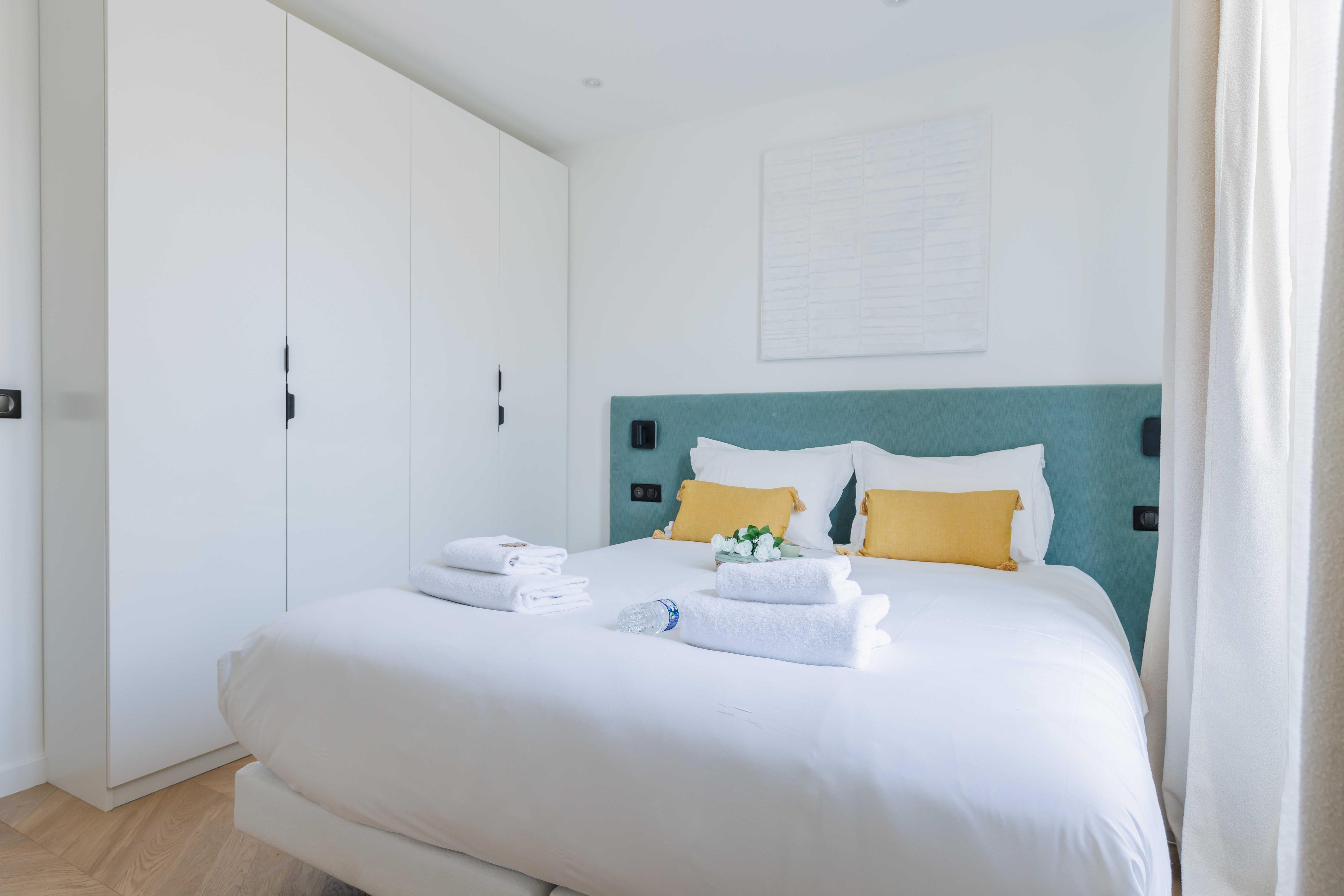 Stylish One-Bedroom Retreat for 4 in Le Marais