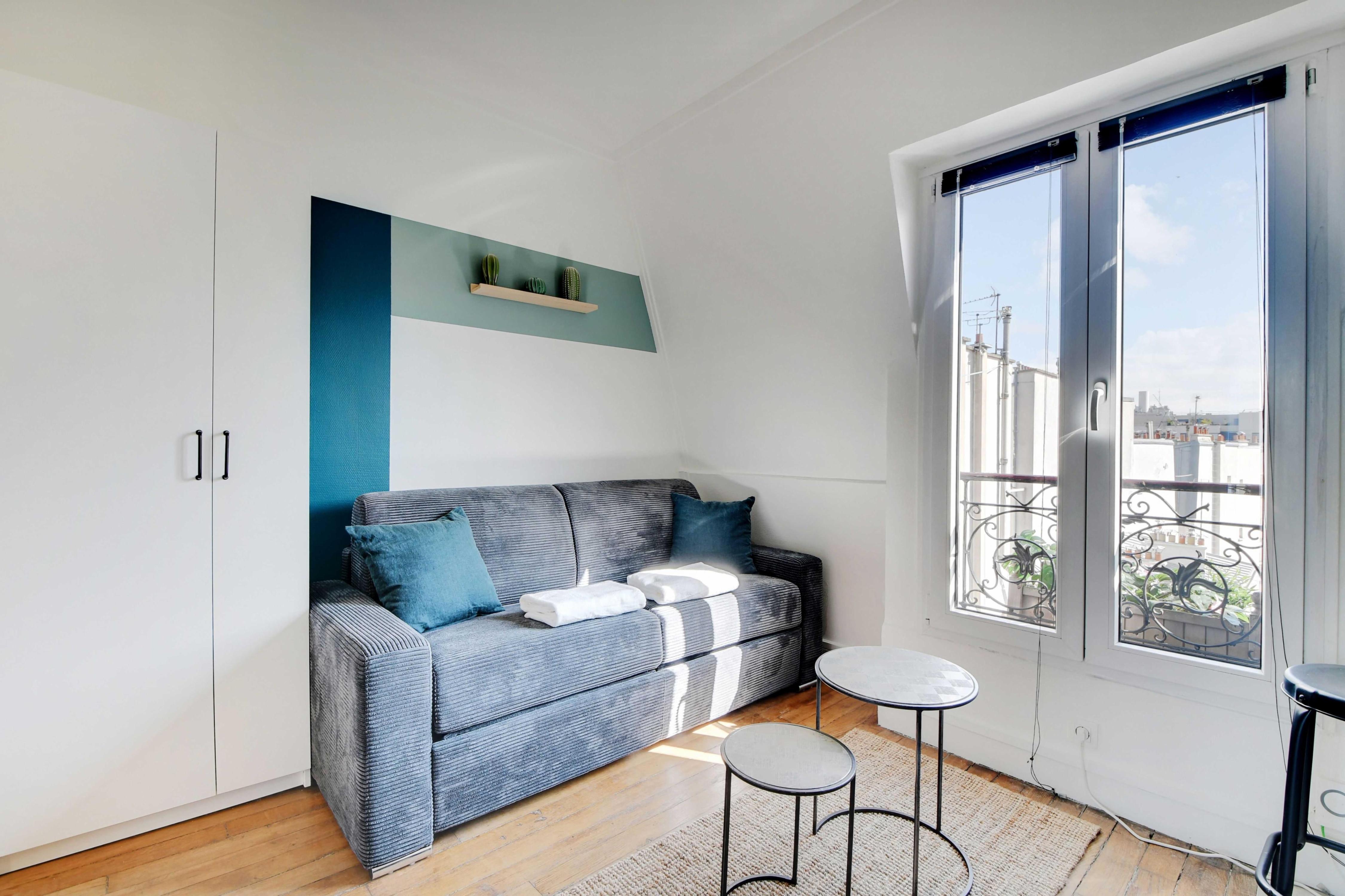 Cozy Studio Retreat for Two Near Marche des Batignolles - Tap to explore photos