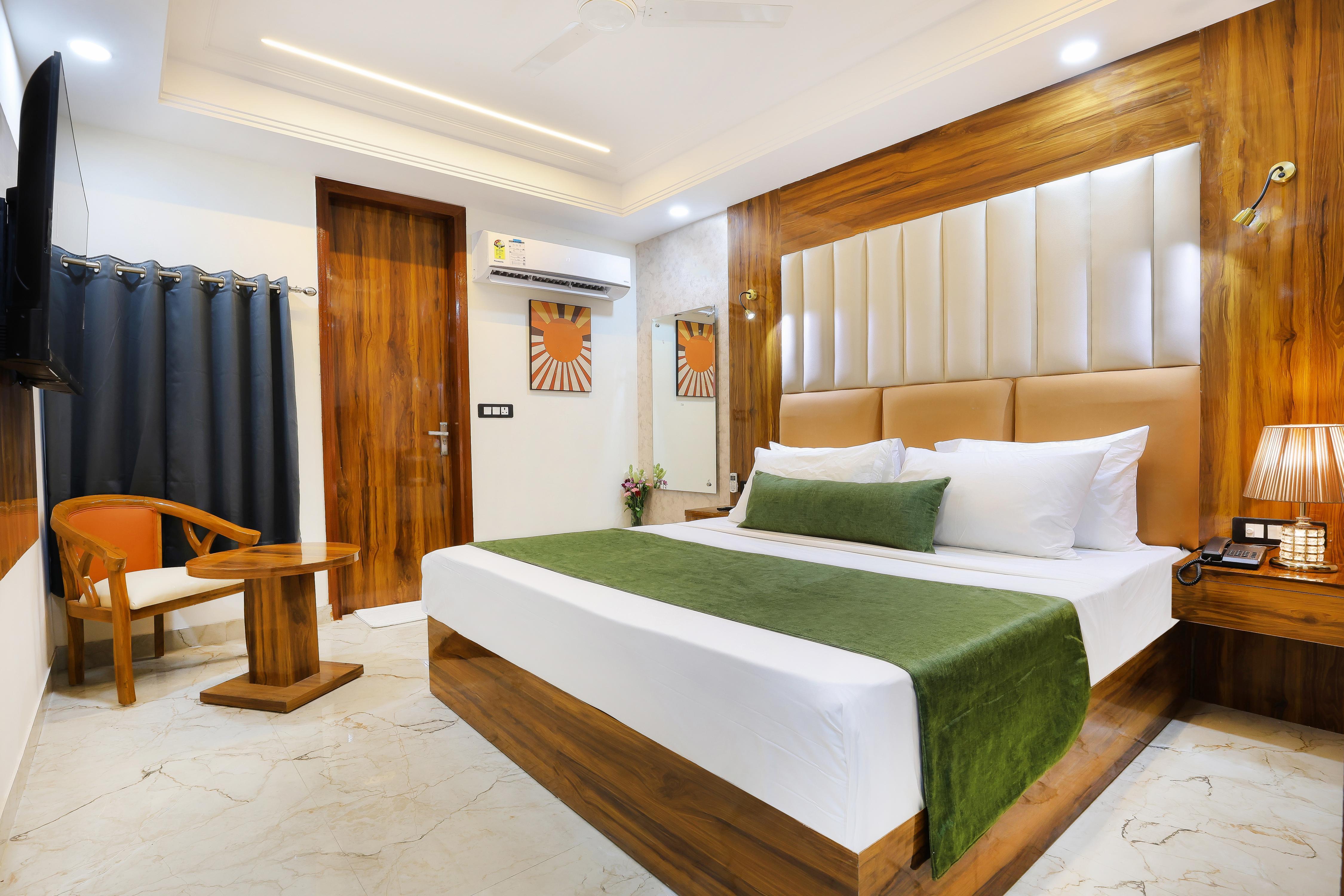 HOTEL SIGNATURE SUITES Room Type - Premium Room with Free Airport Drop