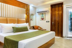 HOTEL SIGNATURE SUITES