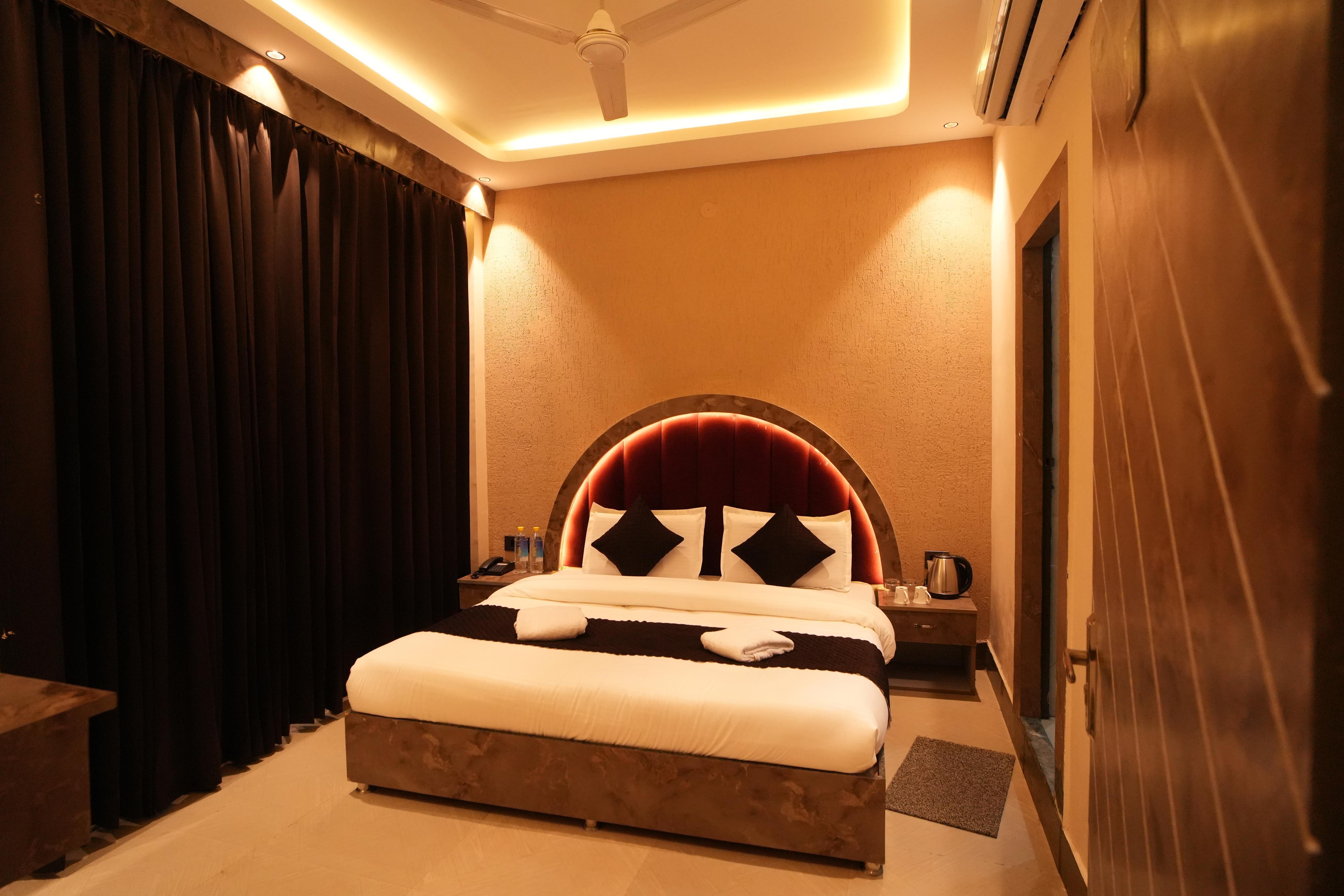Durga Palace - By Veda , Tapovan ( Near Laxman Jhula ) Room Type - Family Room ( Four Bed )