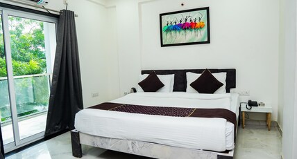 SwagStay Hotel Riviera Room Type - Deluxe Room With Balcony