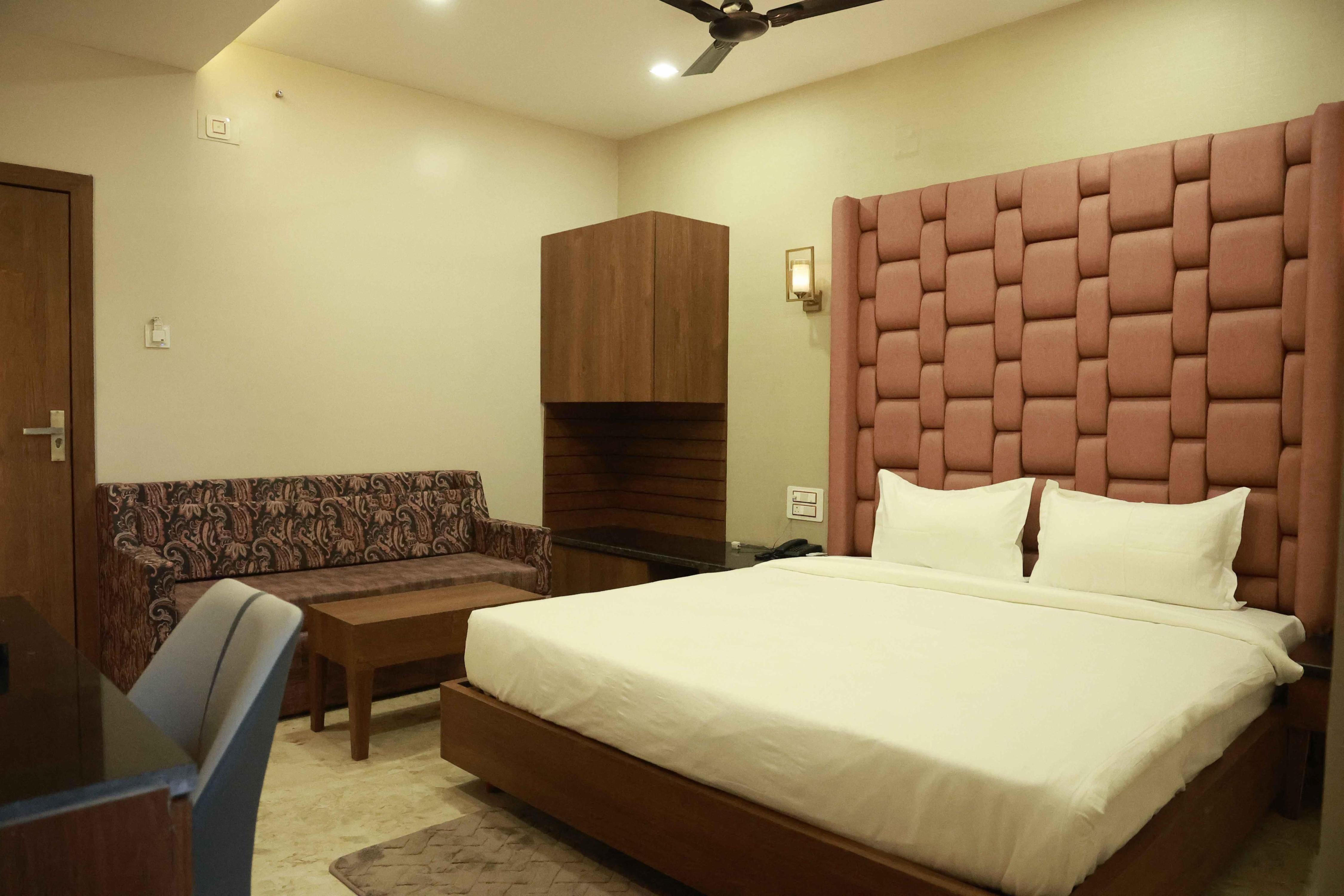 Hotel Vastu Inn - Tap to explore photos