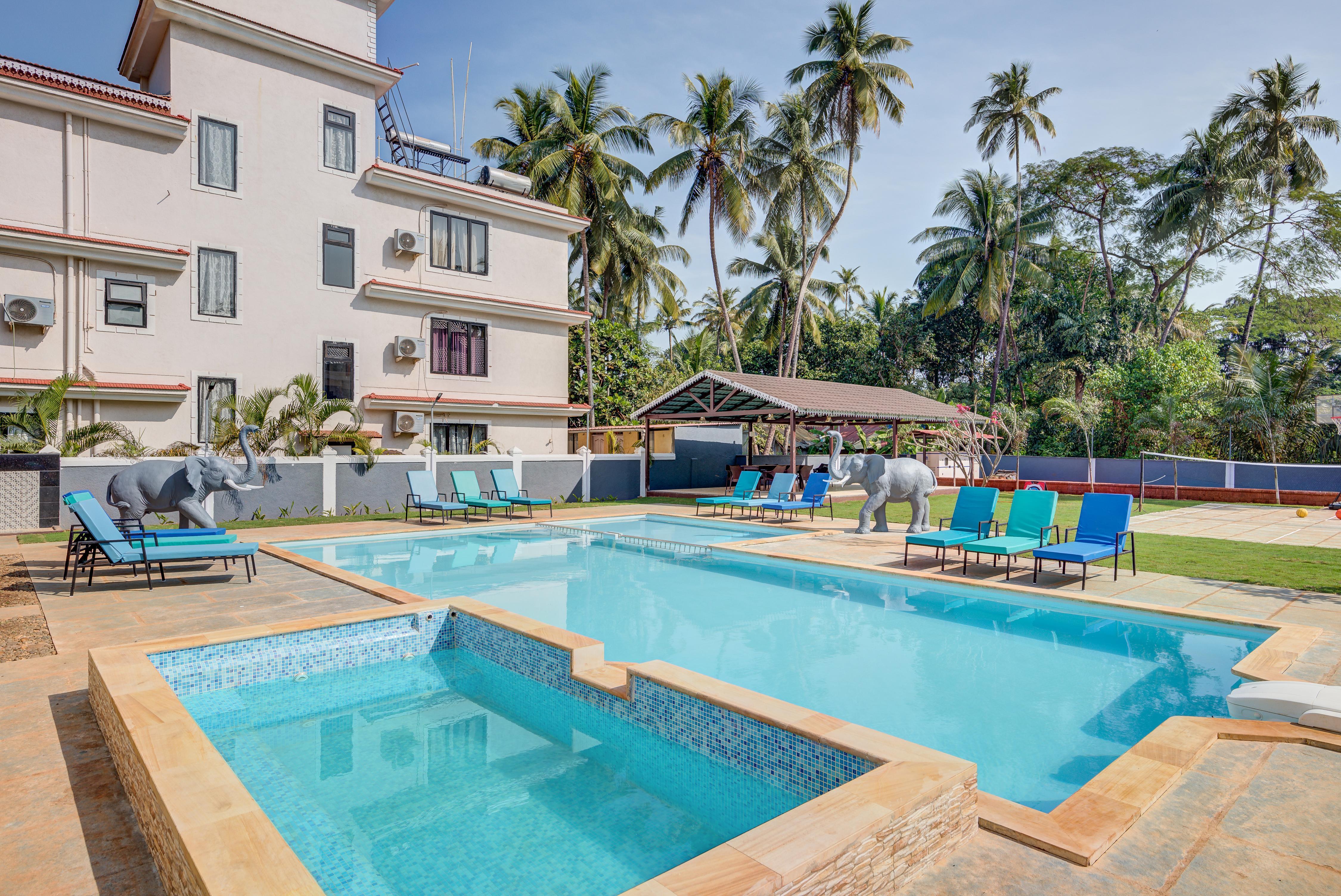 Massive 14BHK Group Villa | 700m to Beach | Pvt Pool