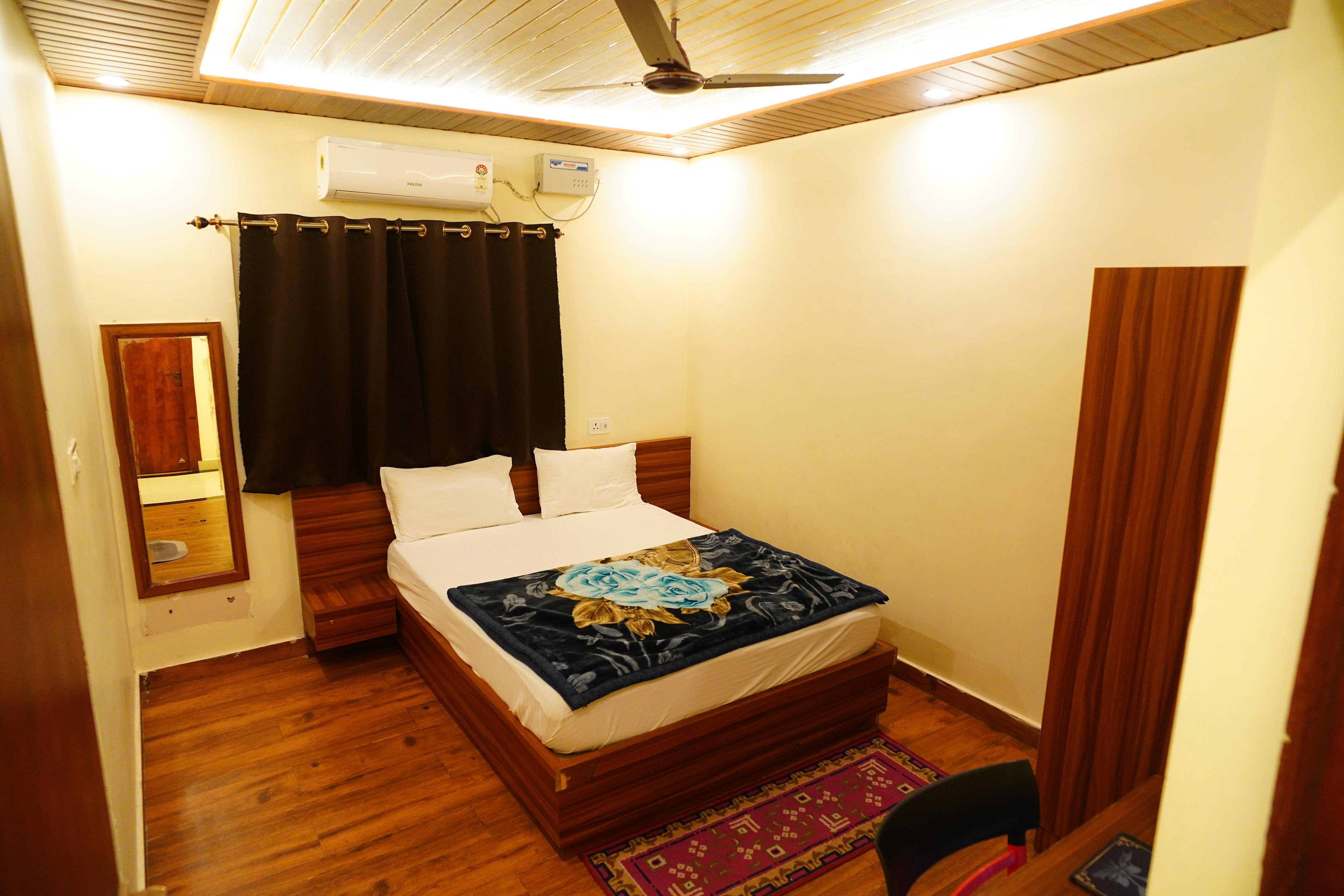 Hotel The Royal Mint Room Type - Delux AC Room