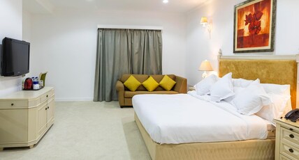 Crown Park Hotel Room Type - Deluxe King Bed with City View