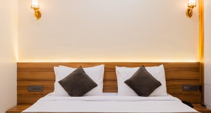 KANHA HOTEL Room Type - Deluxe Room