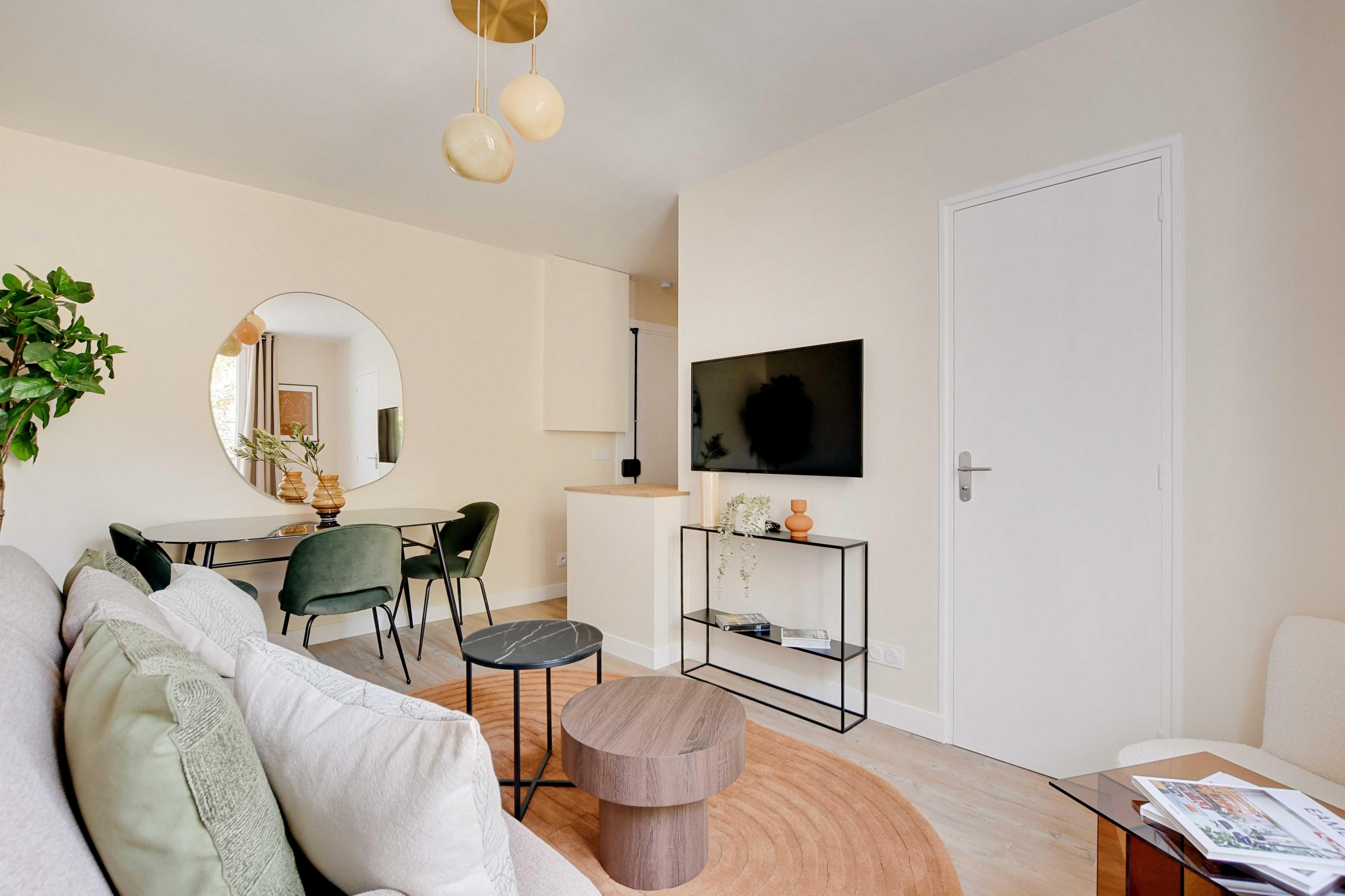 Ivry Comfort Flat Near Paris - Tap to explore photos