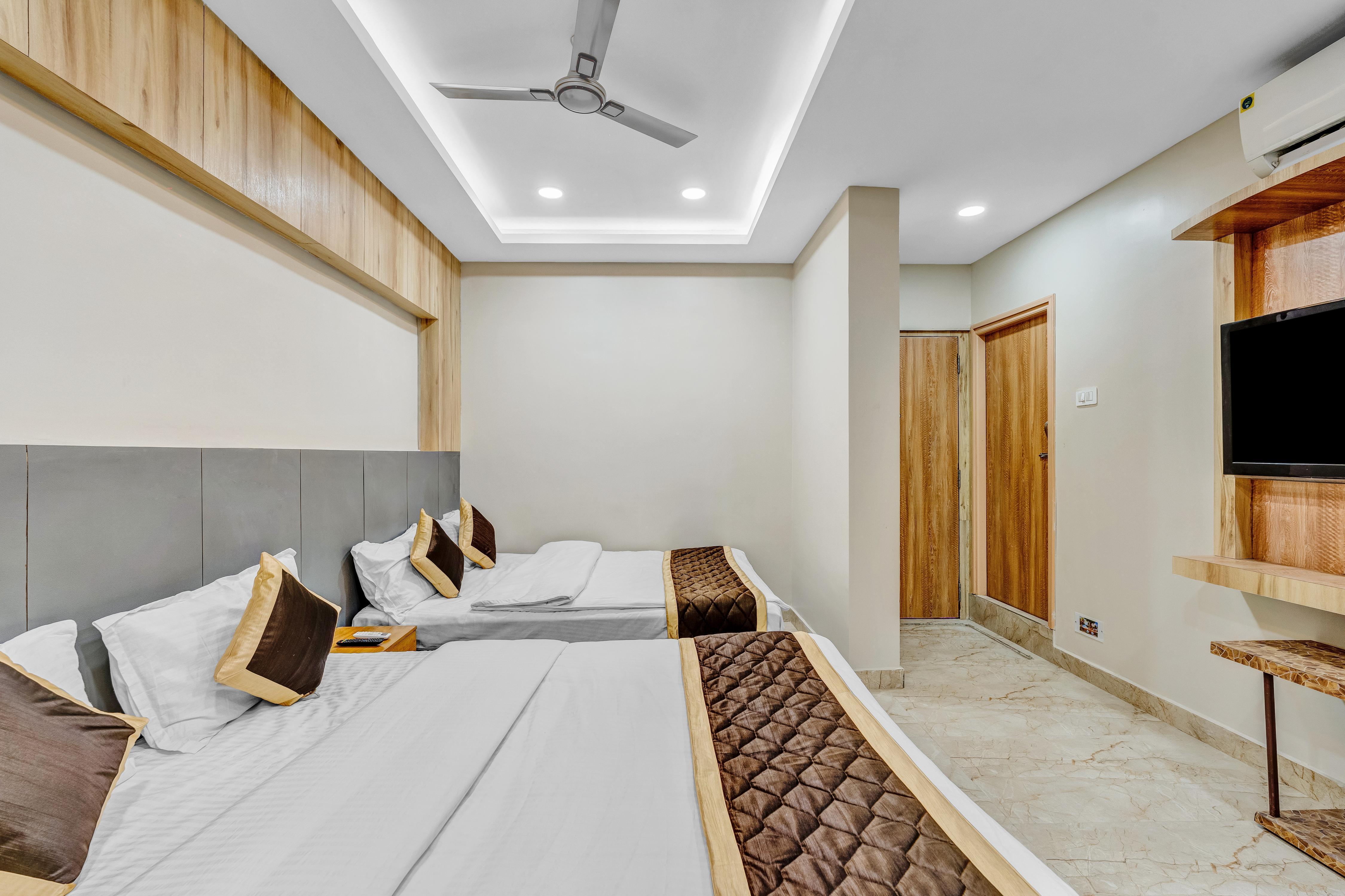 Hotel Wooden Park Near DLF IT PARK - Tap to explore photos