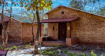 Vrruksh Eco-Stay Room Type - Mudblock Cottage