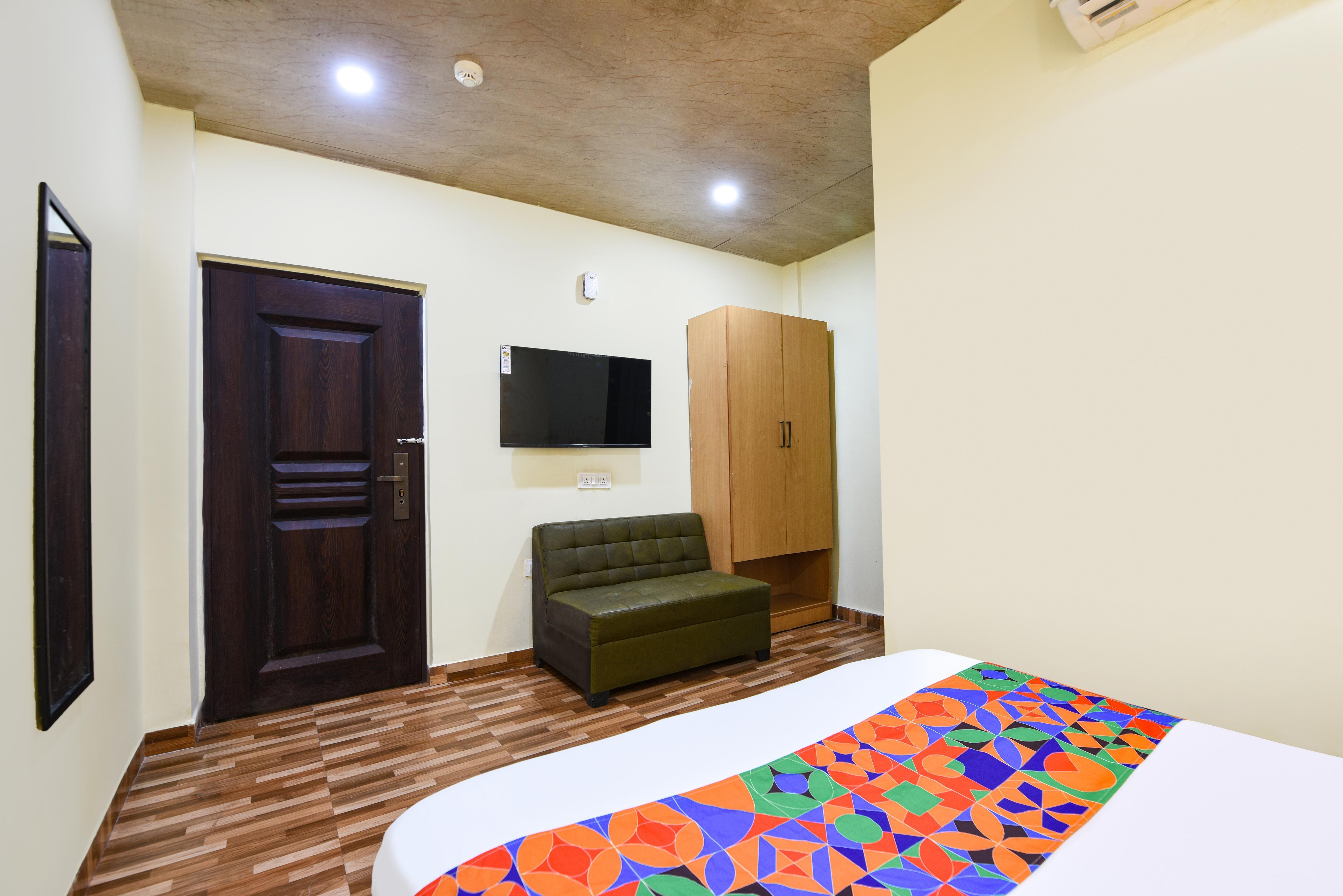 Hotel Royal Residency Near Akshardham Mandir - Tap to explore photos